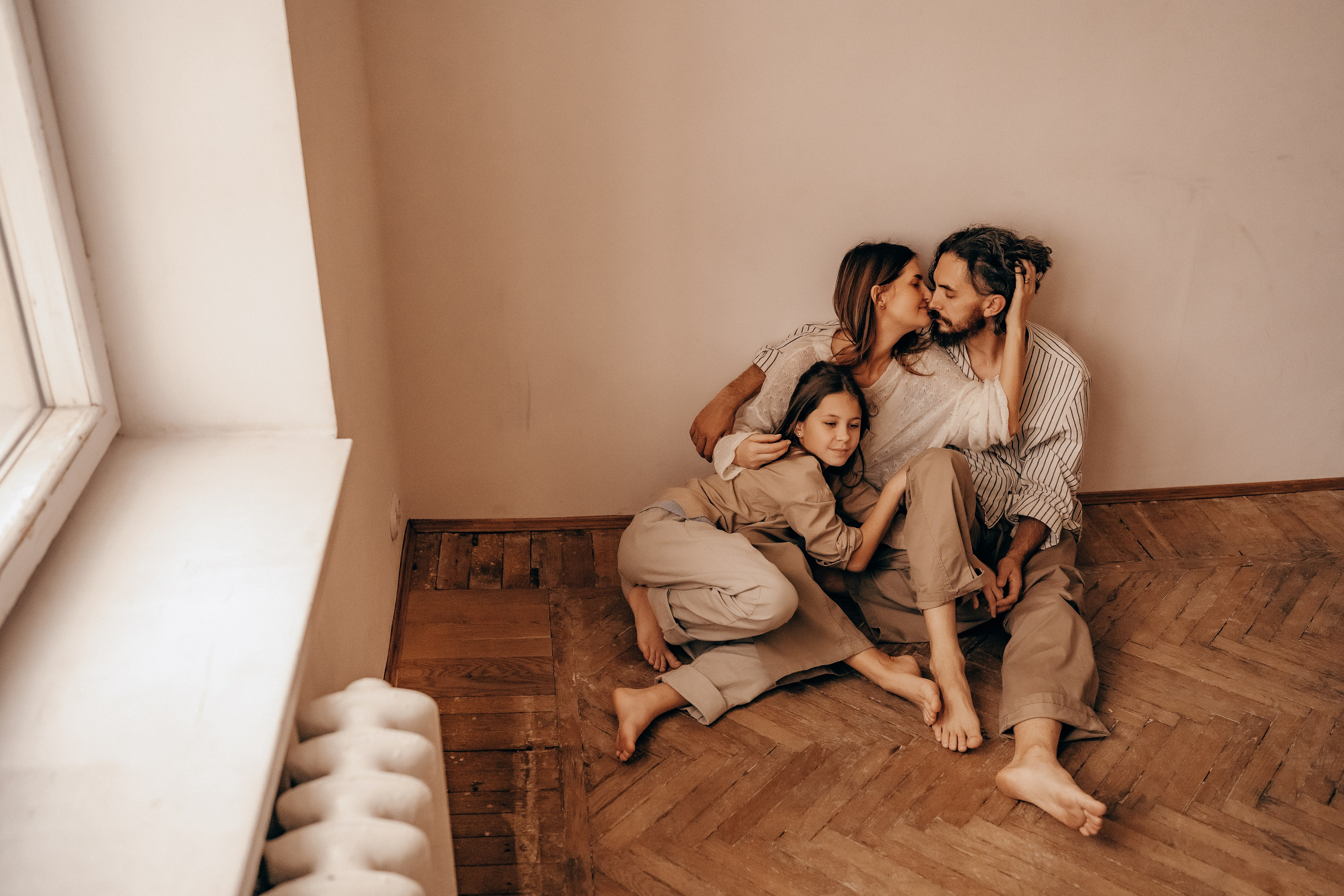 Объятья и немного баловства. Главная