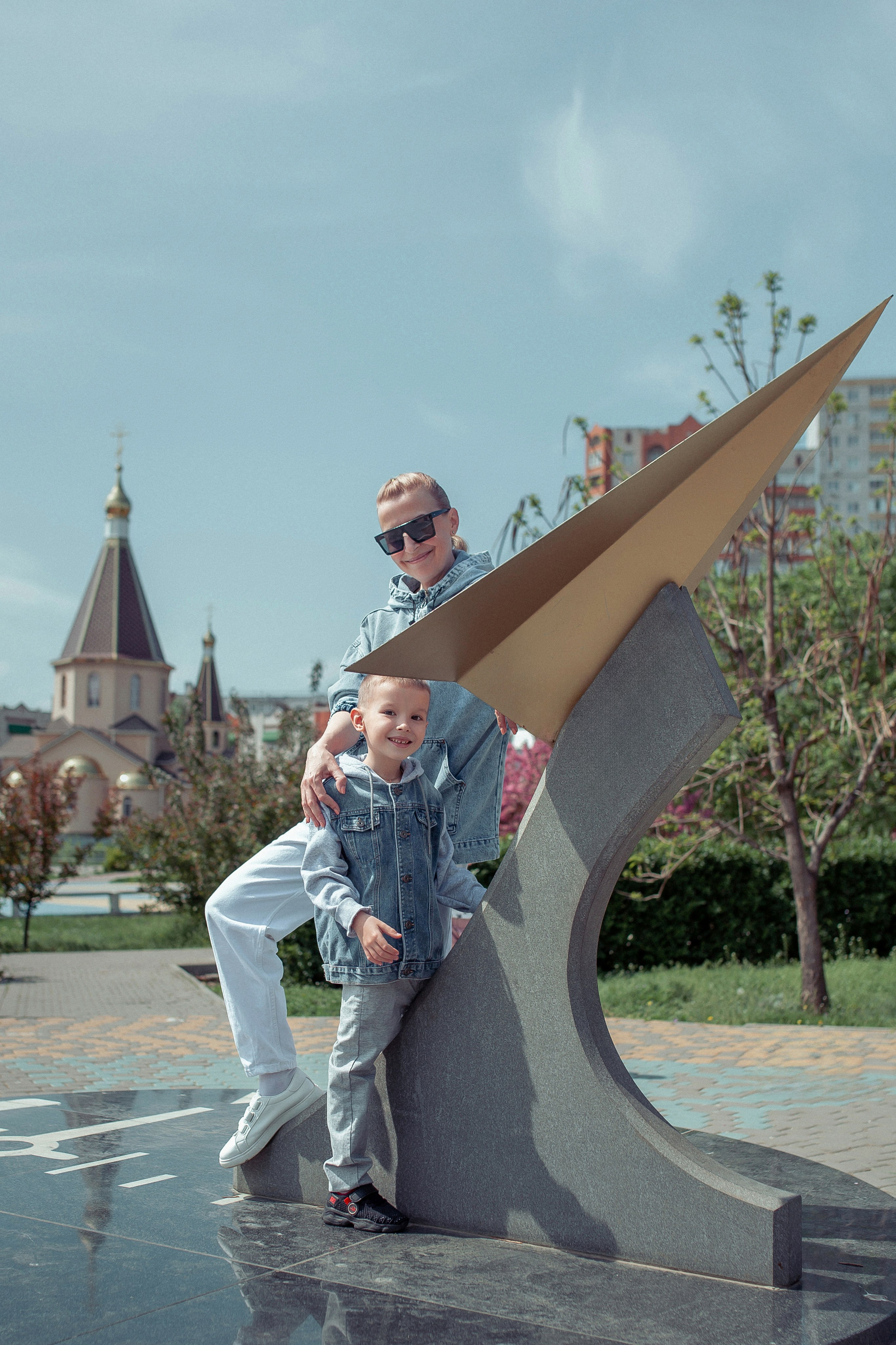 Семья Марии и Антона в весеннем цветении. Фотограф в Волгограде Норченко Светлана