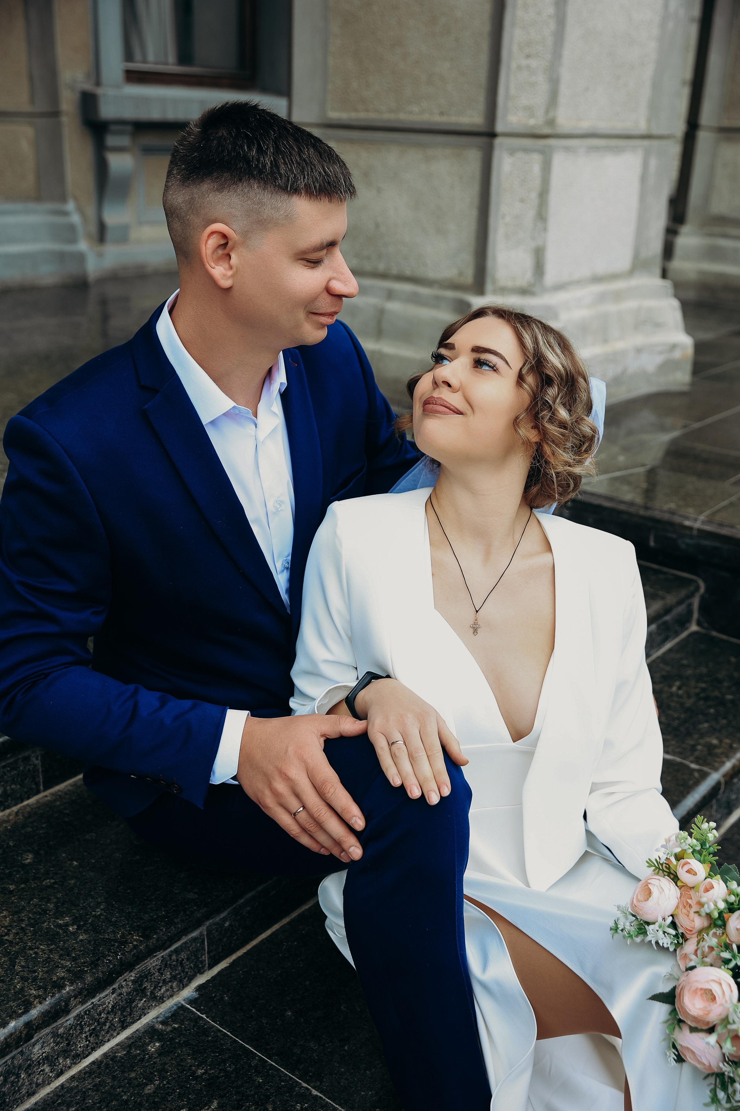 Свадебная прогулка в Екатерининском сквере 25.10.2024. Свадебный и семейный фотограф Виолетта Сидельникова. Краснодар, Россия, Беларусь, Европа