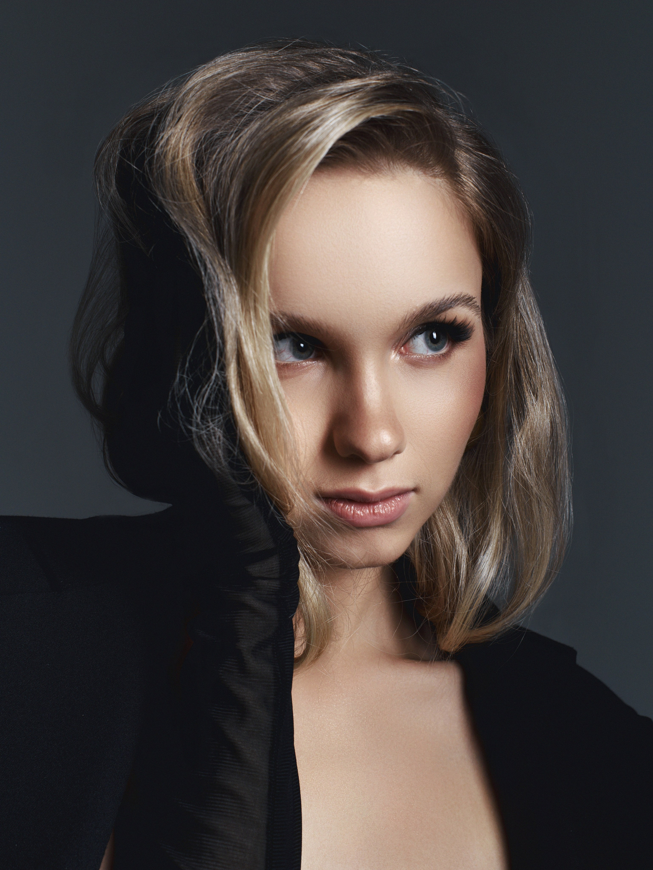 ELIZ. NOIZOMAX Художественный фотограф в Дубай