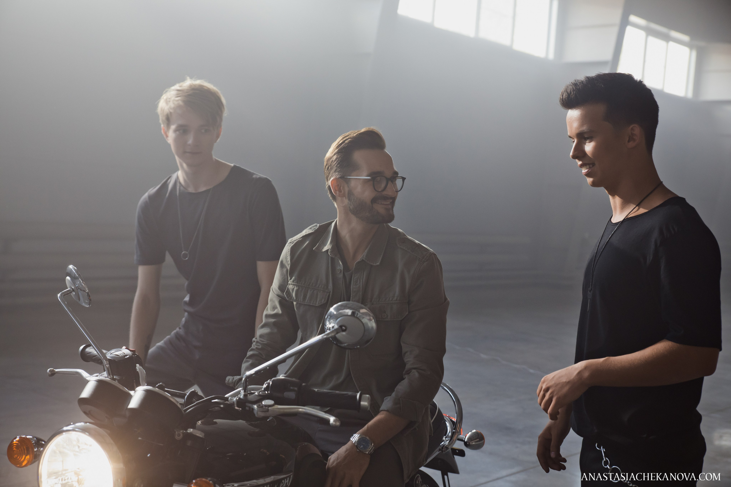 Backstage съемки клипа группы DVOE. Концертный и бурлеск фотограф Москва