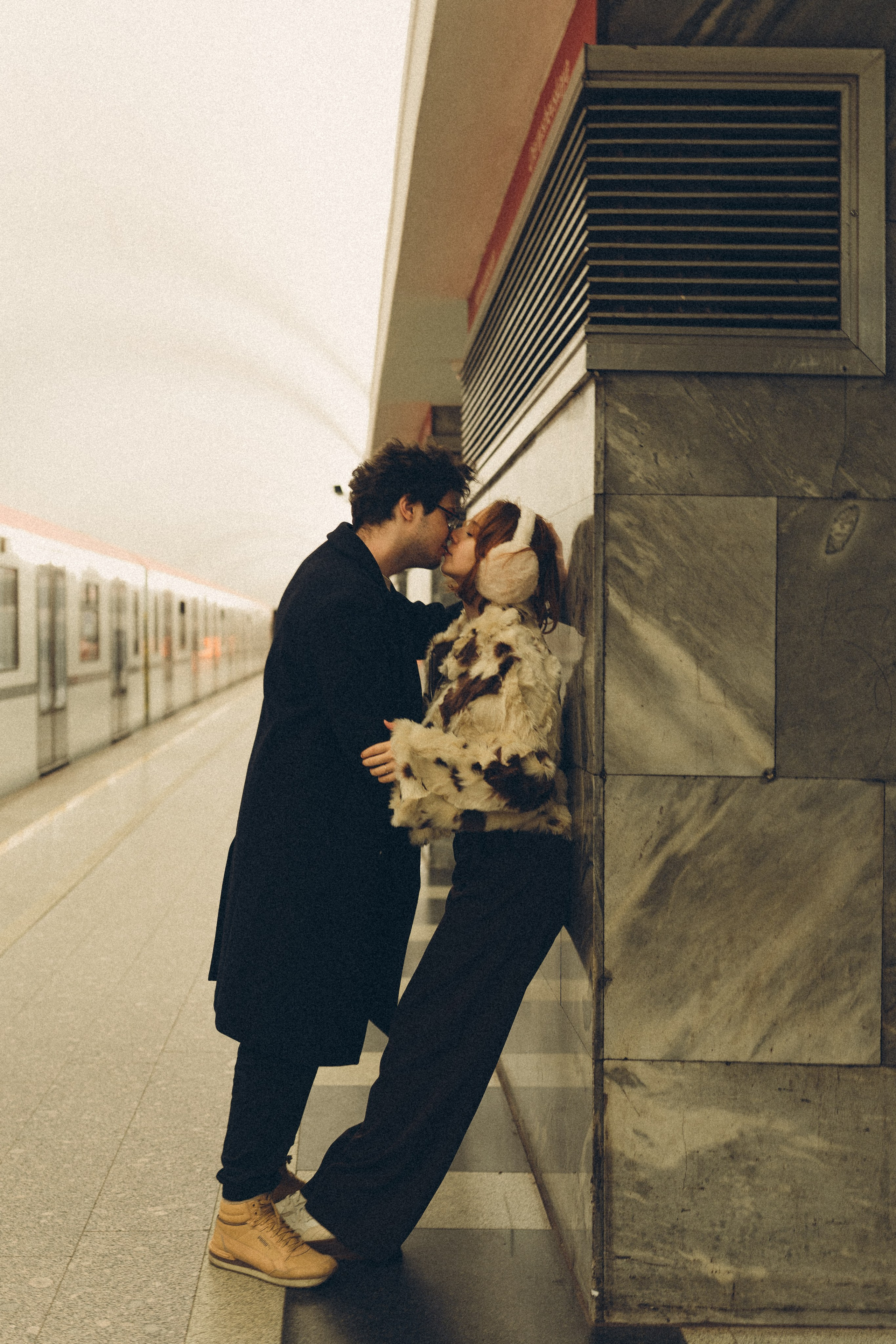 НОВОГОДНЯЯ ФОТОСЕСИИЯ ПАРЫ В МЕТРО ЛЮБОВЬ. Профессиональный фотограф, Санкт-Петербург — Виктория Богомолова