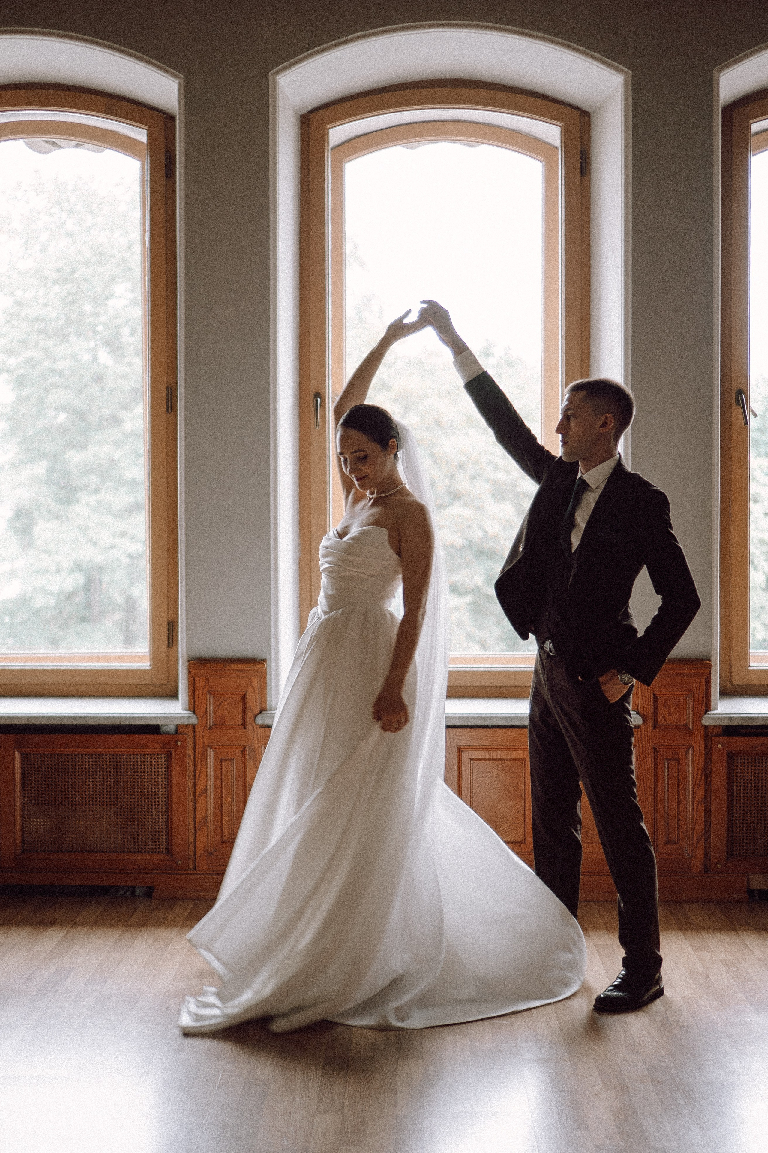 СВАДЕБНАЯ ПРОГУЛКА В САНТК-ПЕТЕРБУРГЕ (ИСАКИЕВСКИЙ СОБОР, ЗИМНЯЯ КАНАВКА, ЭРМИТАЖ И БОЛЬШАЯ МОРСКАЯ УЛИЦА). Профессиональный фотограф, Санкт-Петербург — Виктория Богомолова