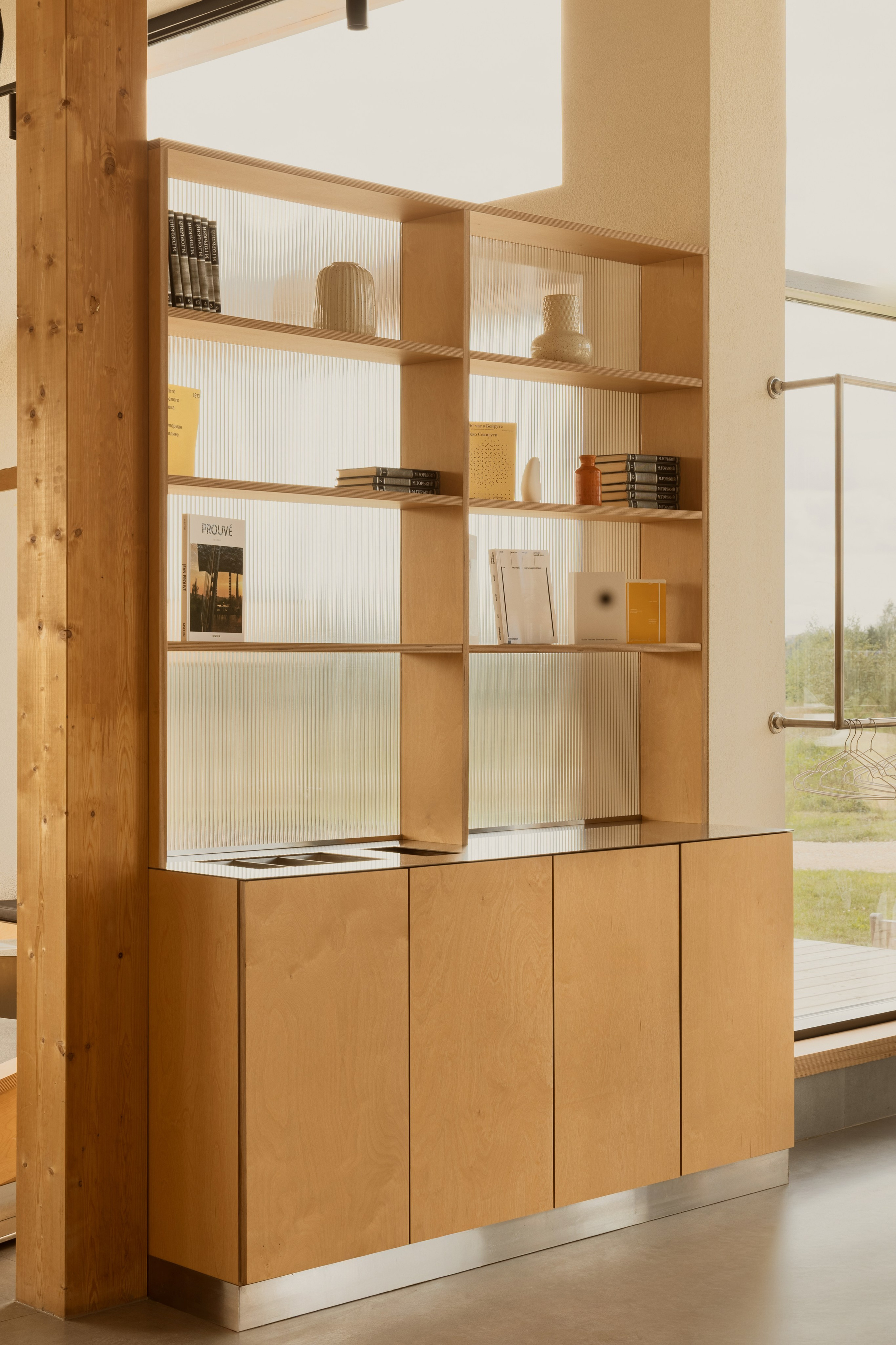 Модернистское кафе-пиццерия на природе: проект FruitDesign с акцентом на созерцание. Интерьерный фотограф в Нижнем Новгороде и Москве Владимир Гудков