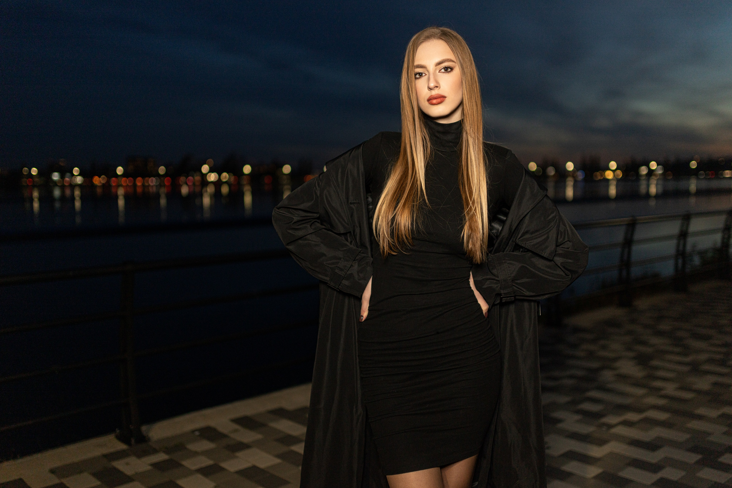 Вечерняя съемка с Ксенией на улице с импульсным светом для «себя». Дмитрий Шульгин, портретный фотограф в Воронеже