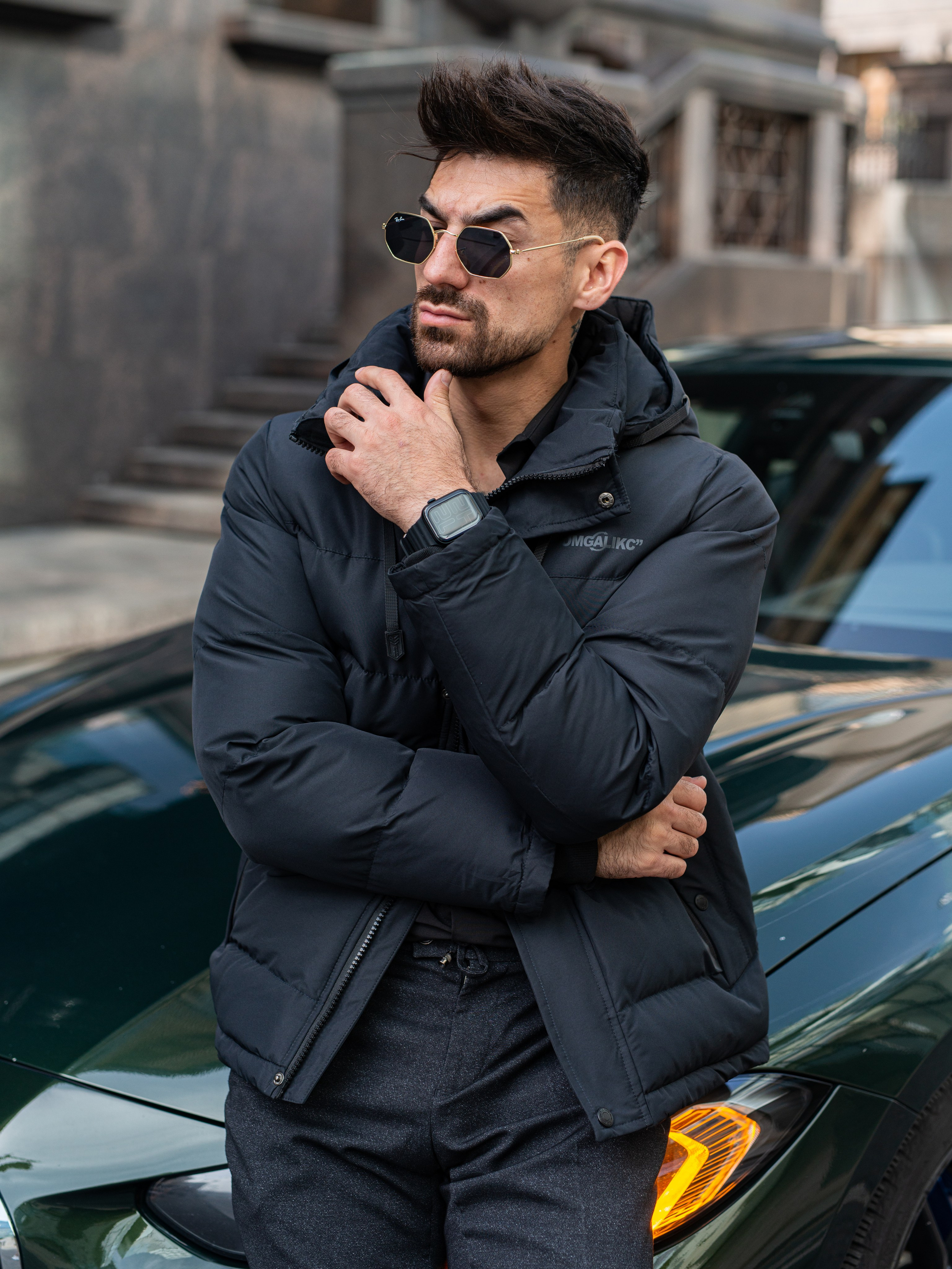 Профессиональная съемка, создающая атмосферу современности и элегантности.