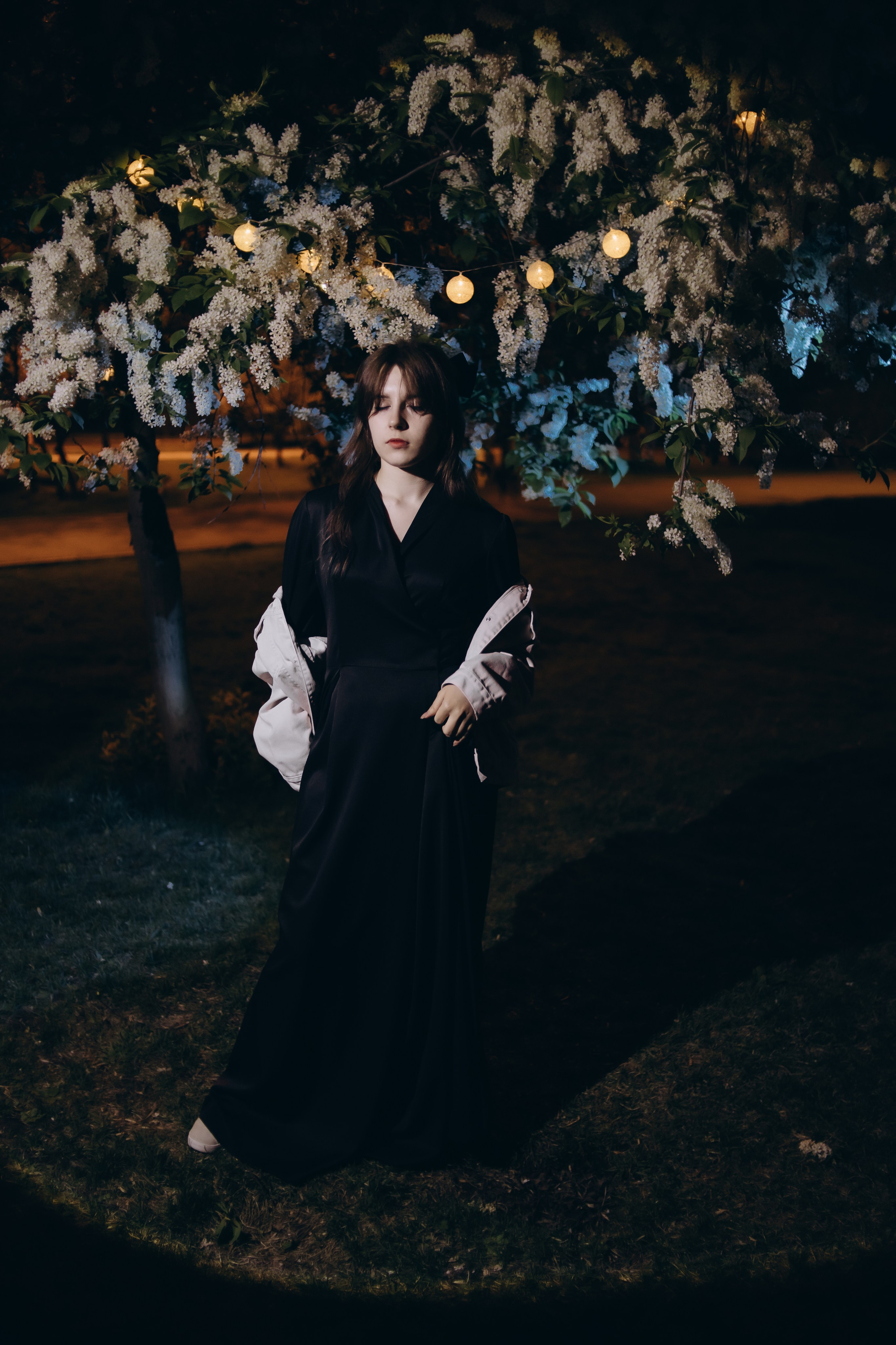 Ангелина. Ночь и цветы. Фотограф Регина Крикунова г. Красноярск