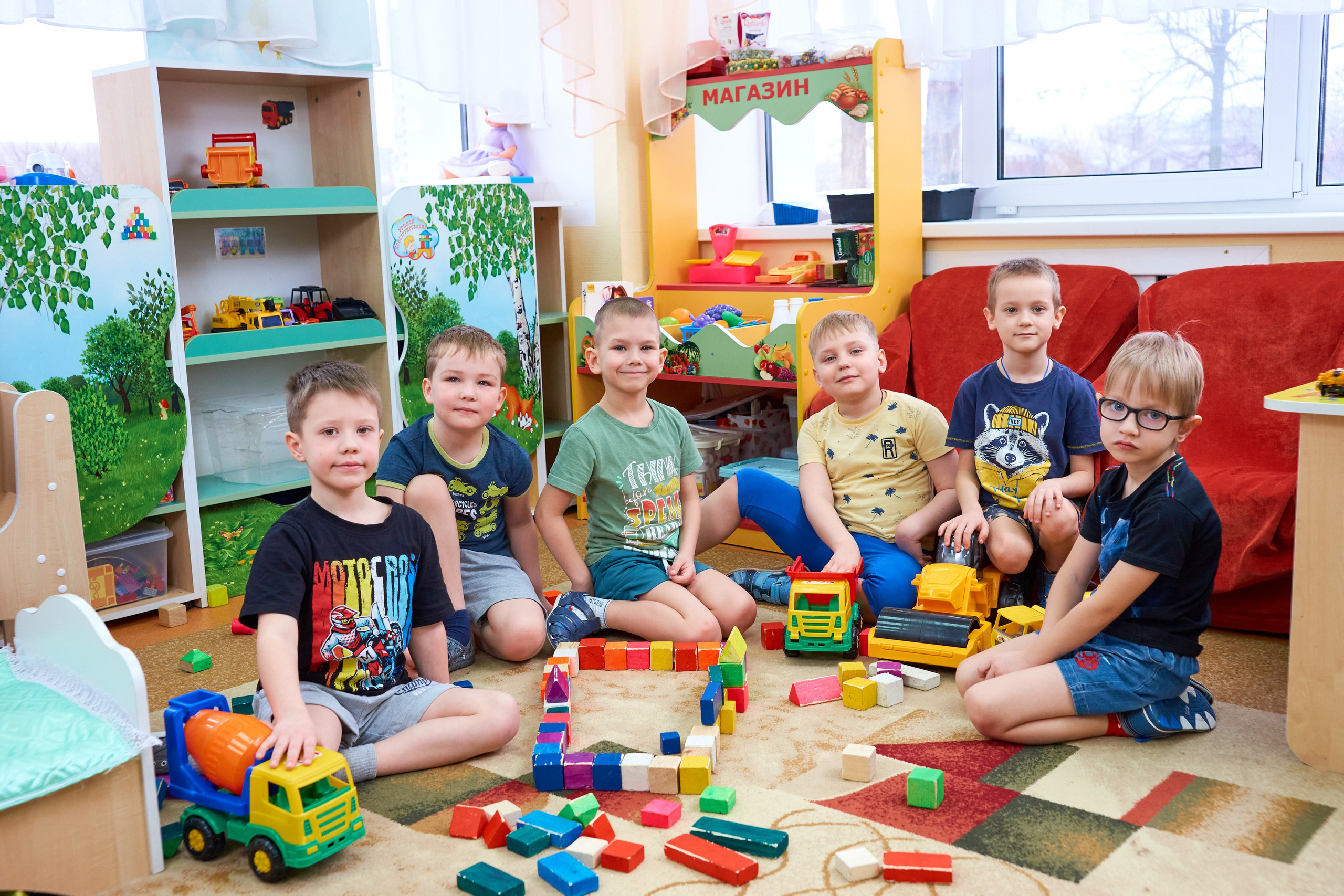 Игры и занятия в группе. Childrenfoto.ru