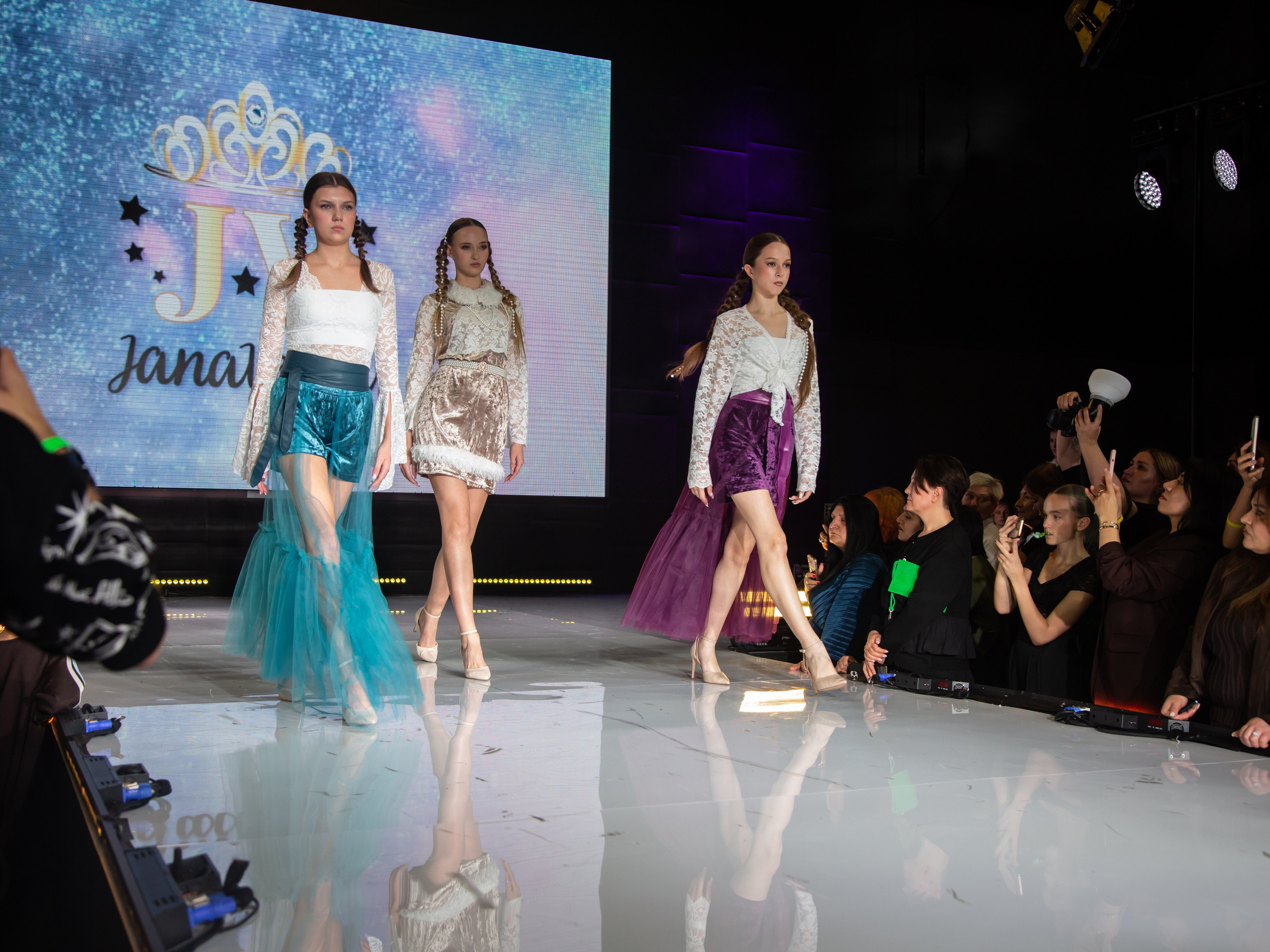 MFFRUSSIA (Moscow Fashion Fair Russia) Репортажная. Фотограф Надежда Абаренова