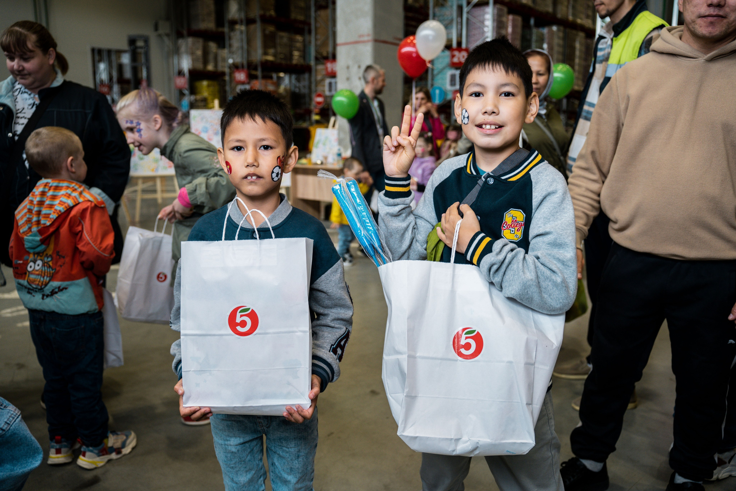 День детей в Пятерочке. Видеограф и Фотограф в Челябинске Ксения и Владимир Рюмины
