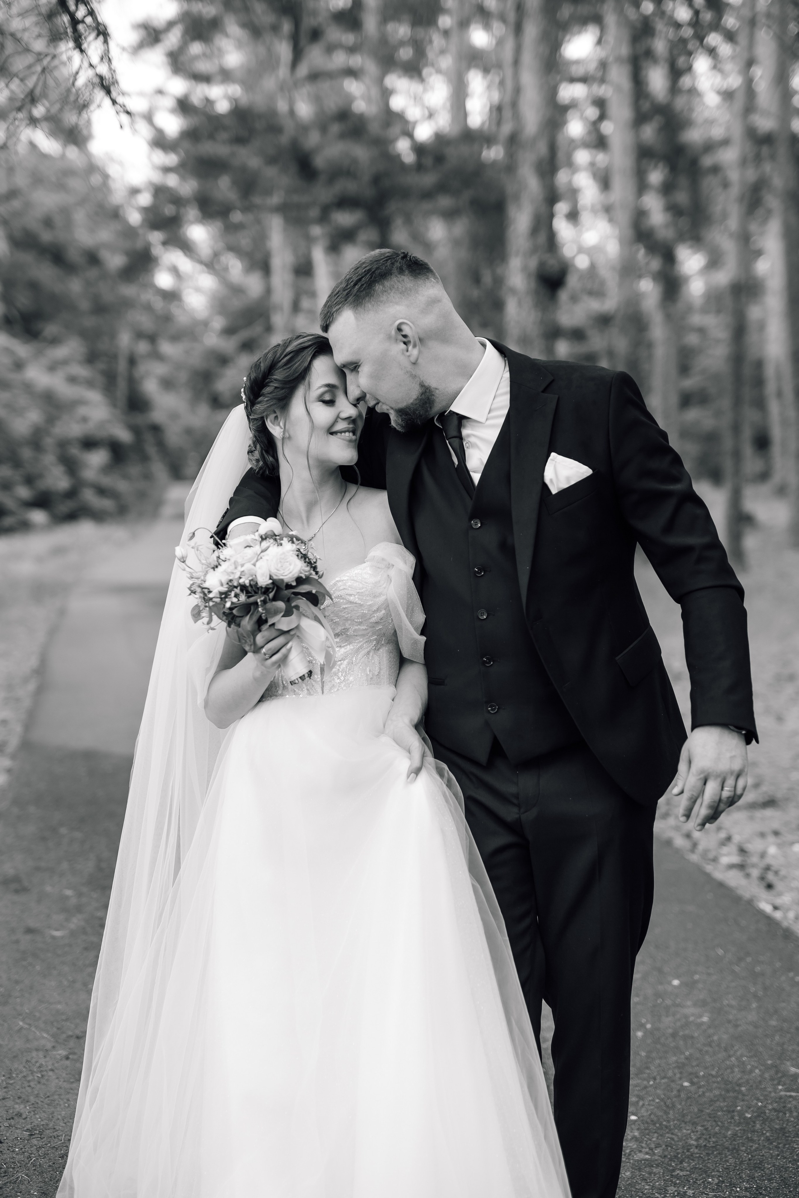 Свадебный день Яны и Максима, прогулка в лесу, Картинная галерея в Тамбове. Свадебный фотограф в Тамбове Павел Четвертков