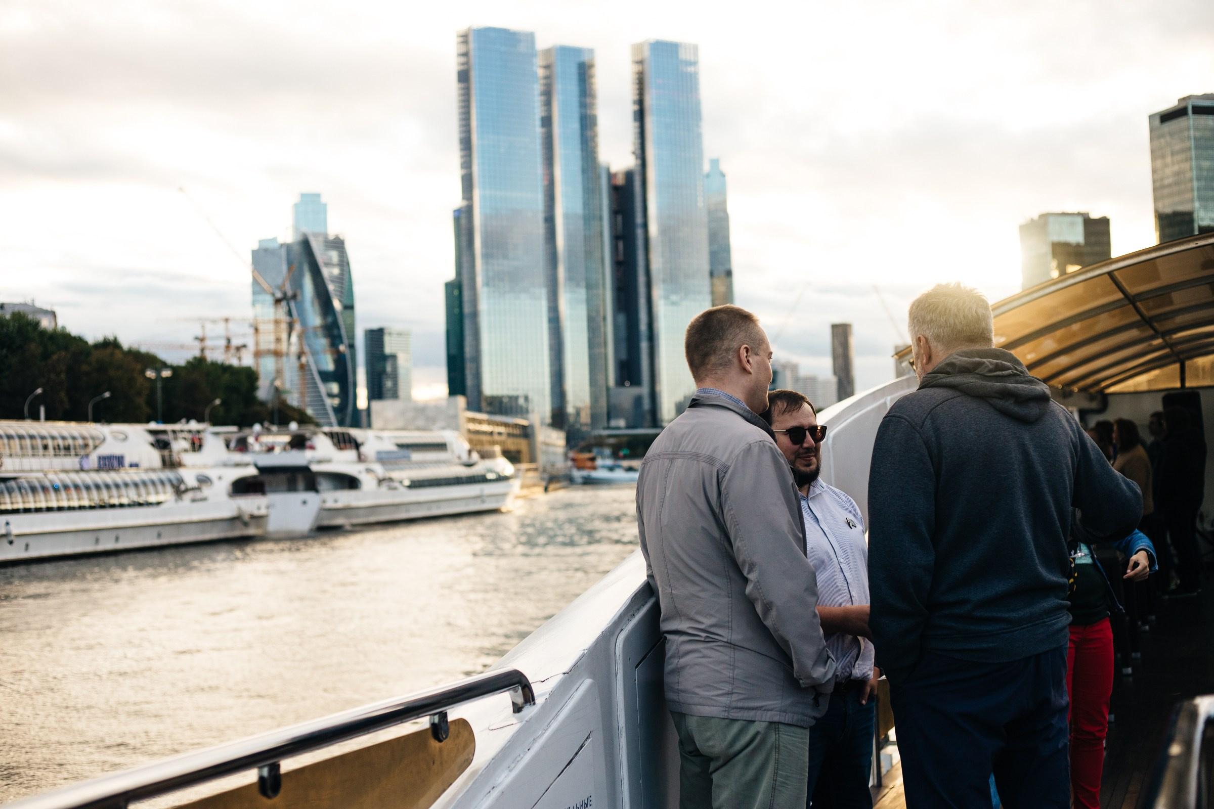 Корпоратив на теплоходе. Женский и репортажный фотограф Москва Натали Смирнова