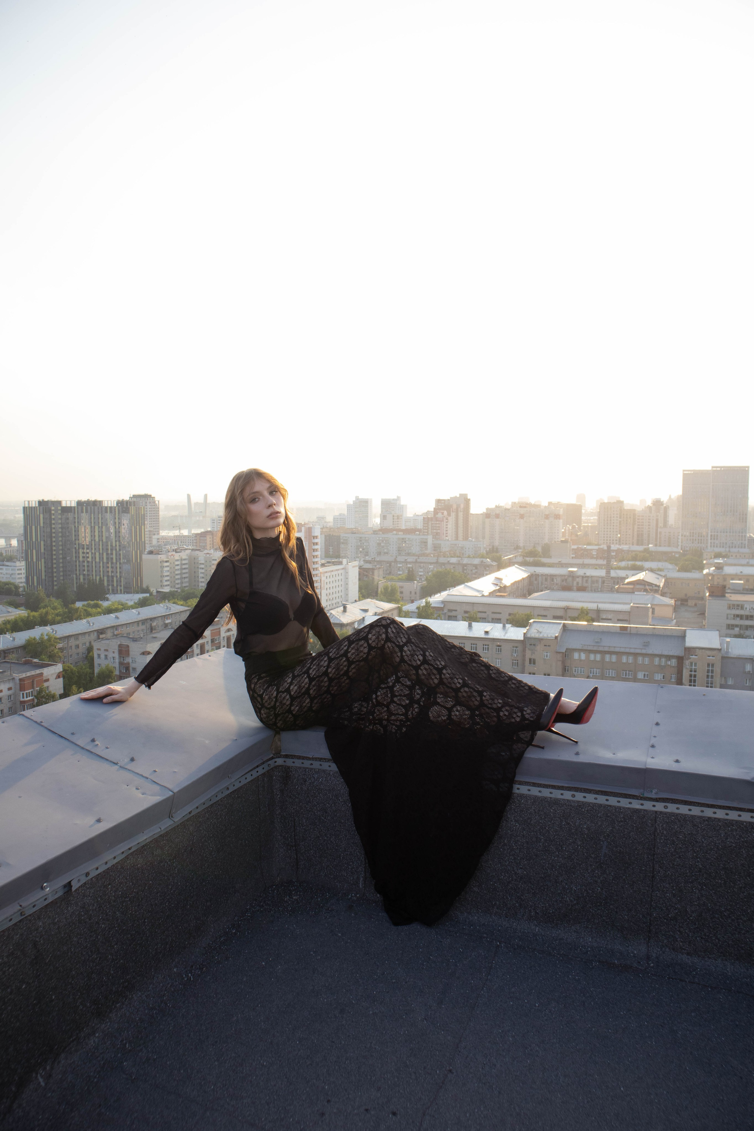 Агата съёмка на крыше. Анастасия Головерова профессиональный фотограф в Новосибирске, фотосессия под ключ в Новосибирске
