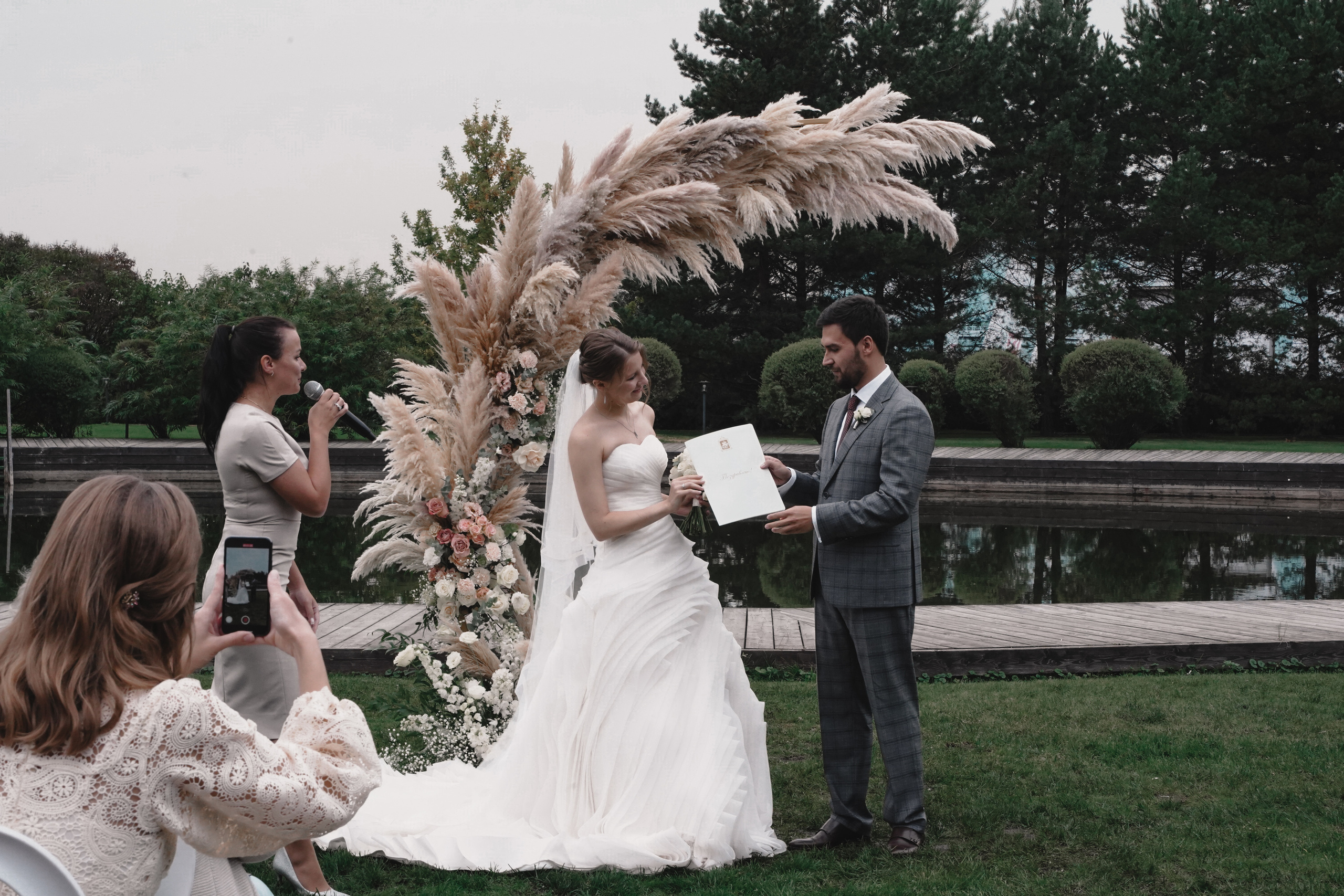 Love story. Wedding & engagement photographer in Seattle, WA. Tania Maureira
