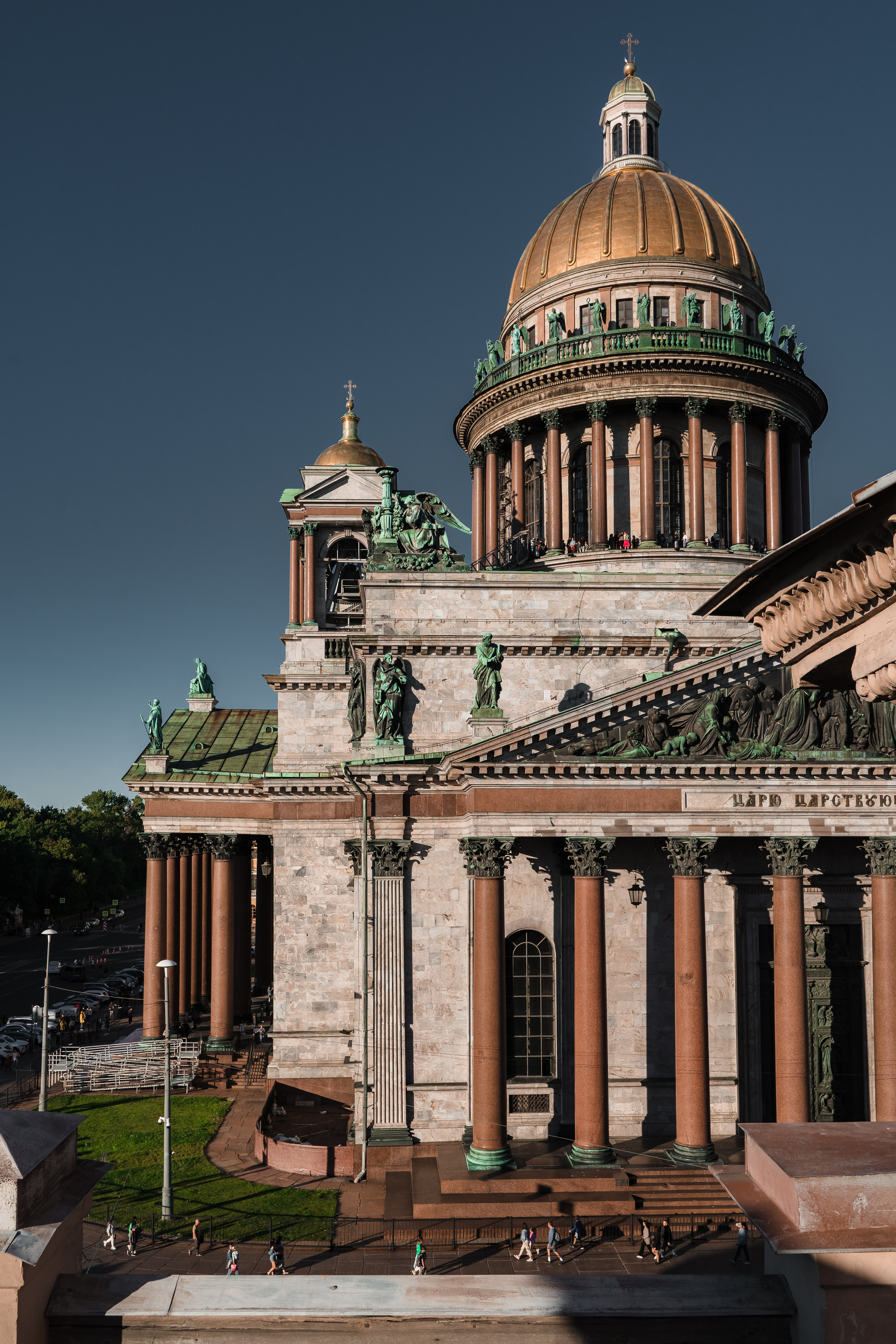 Лавстори на крыше напротив Исаакиевского собора