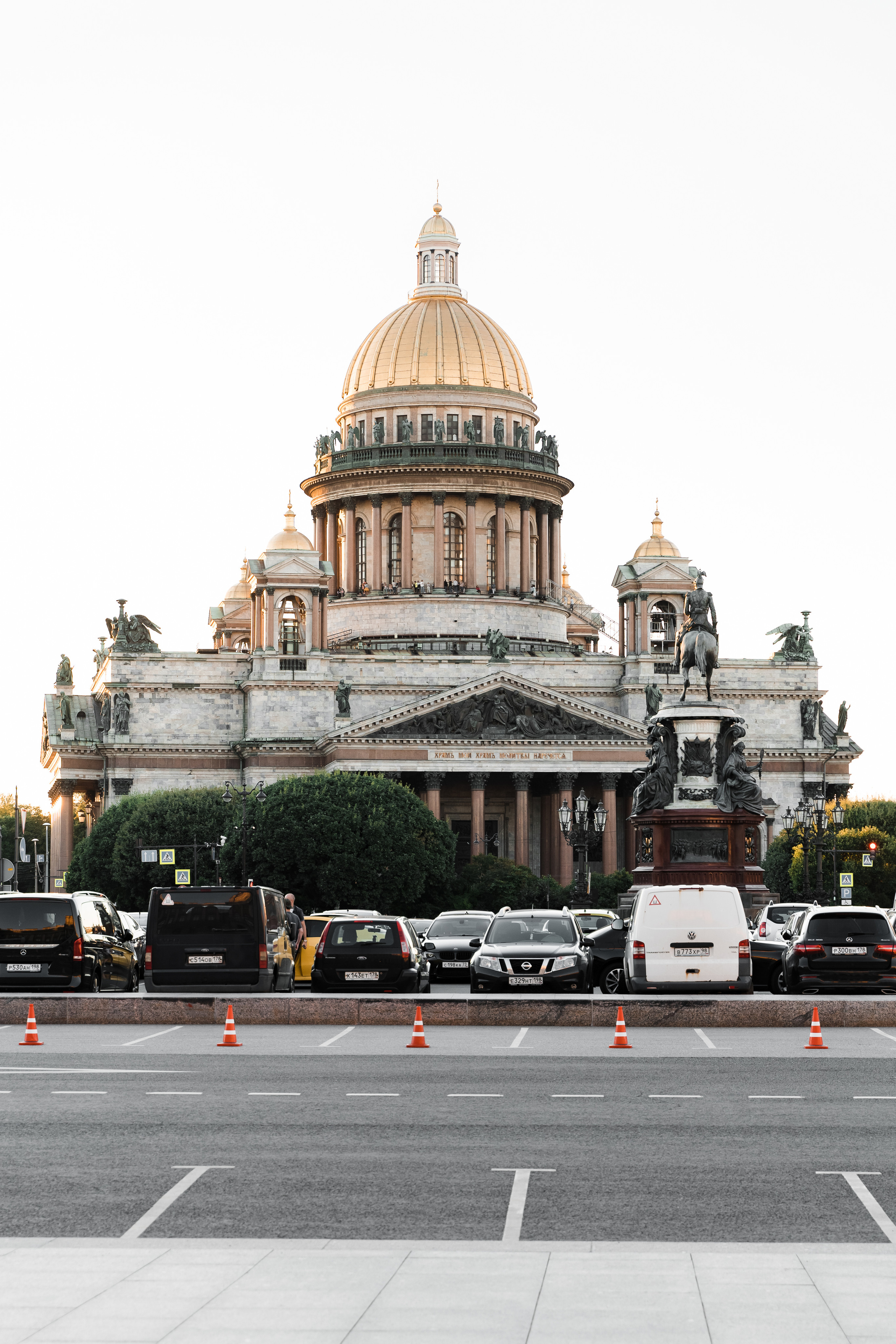 Лавстори на крыше напротив Исаакиевского собора