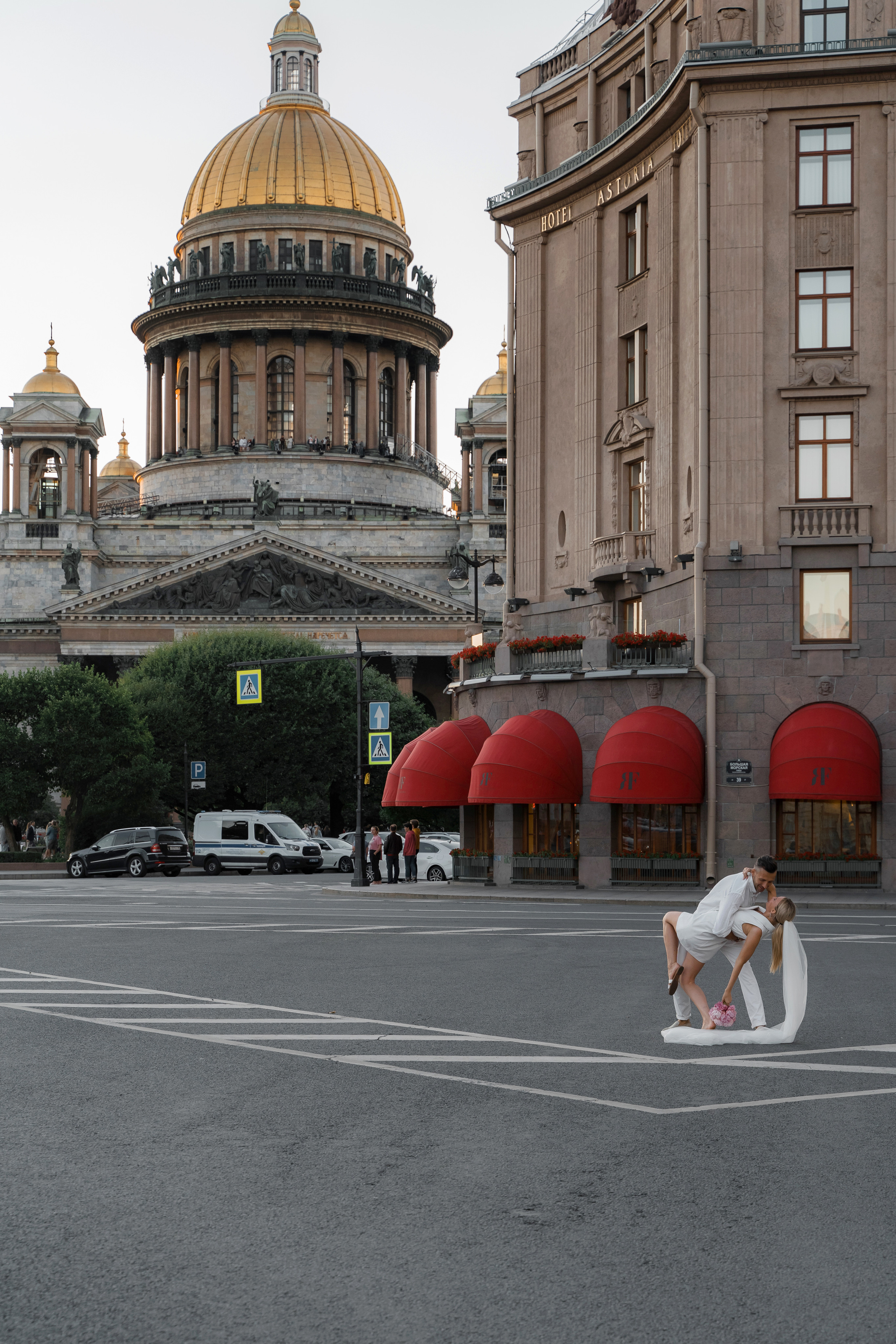 Лавстори на крыше напротив Исаакиевского собора