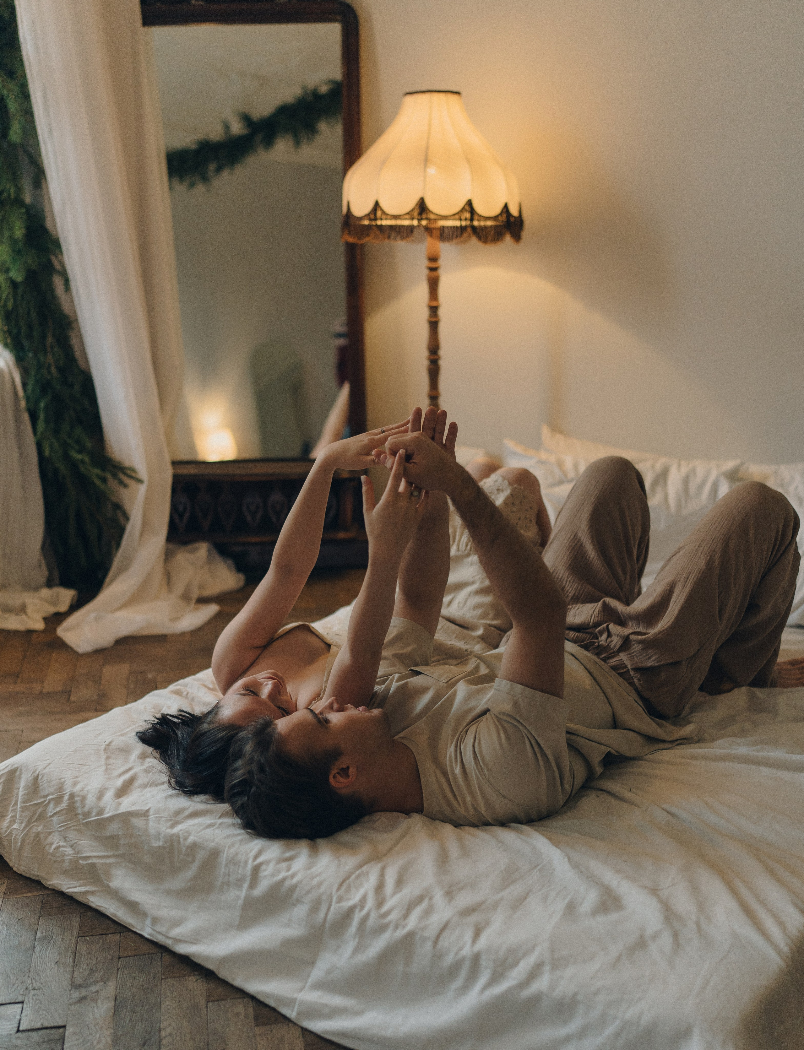 Парная фотосессия в студии. Новогодняя парная фотосессия в квартире.