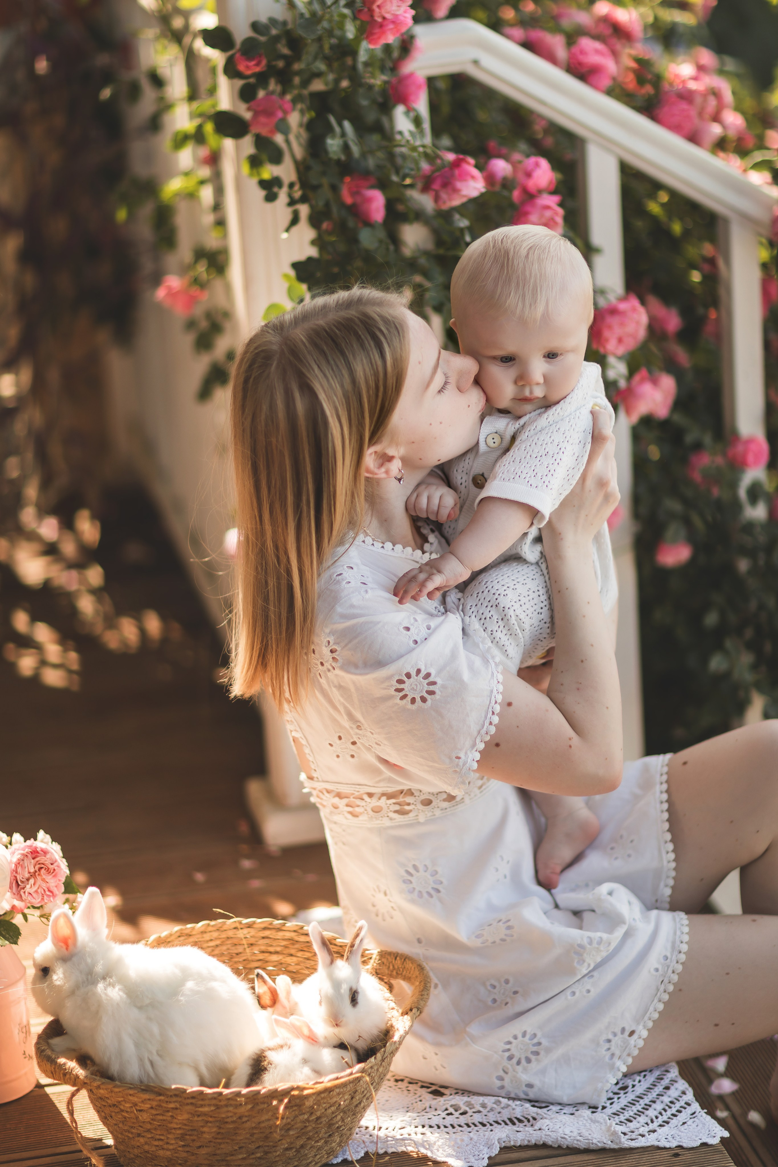 Крыльцо с розами. Семейный и детский фотограф Краснодар Валерия Власенко