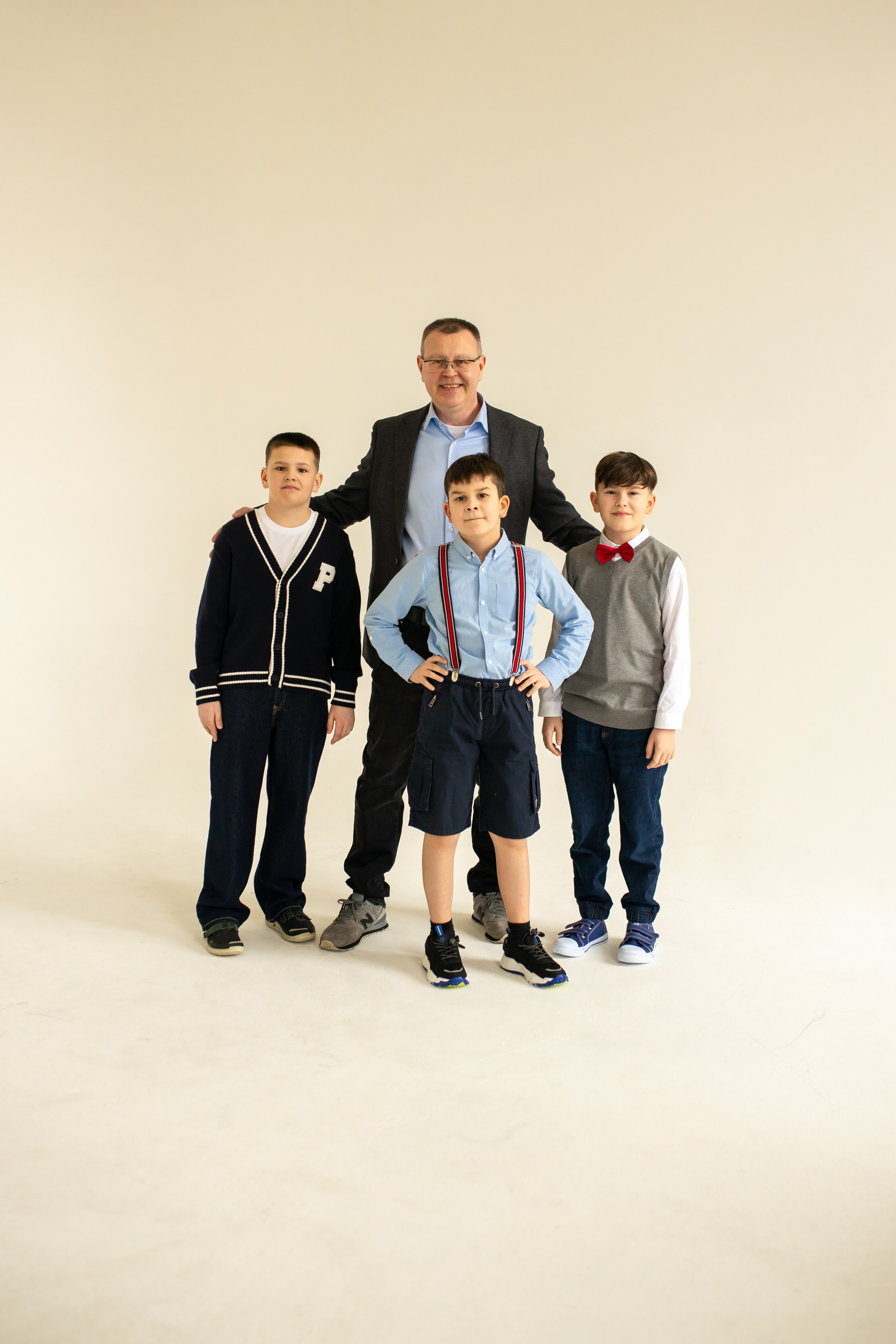 Семейная фотосессия на циклораме с естественным светом. Фотограф в Железнодорожном и Балашихе