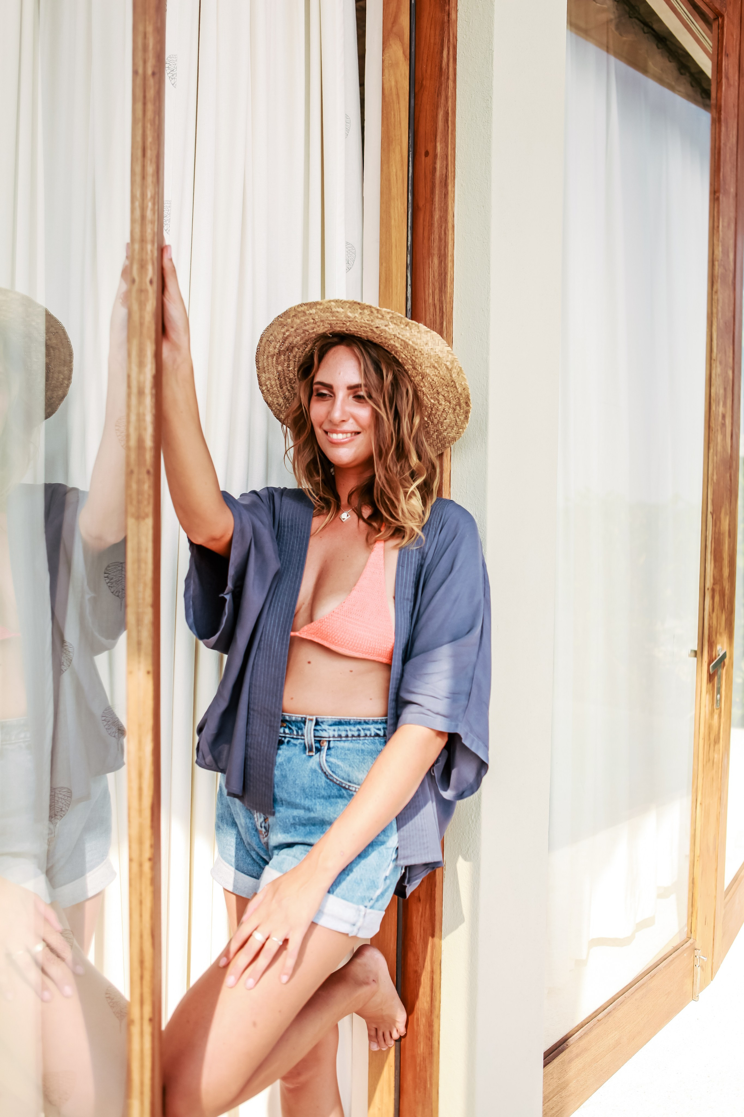 Девушка в красном платье в отеле Malabar Hill — Роскошная портретная съемка | Шри-Ланка. Фотограф на Шри-Ланке