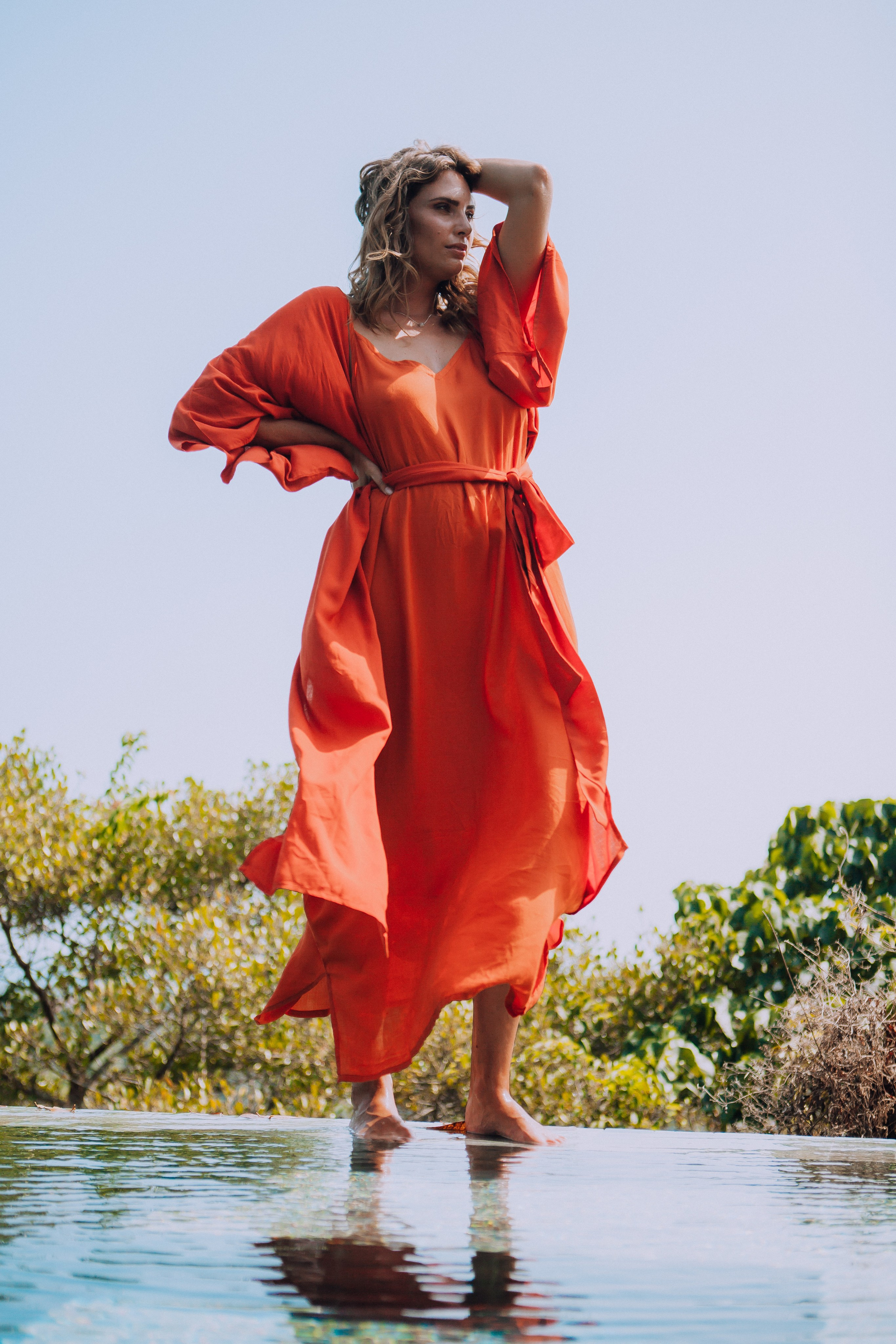Девушка в красном платье в отеле Malabar Hill — Роскошная портретная съемка | Шри-Ланка. Фотограф на Шри-Ланке