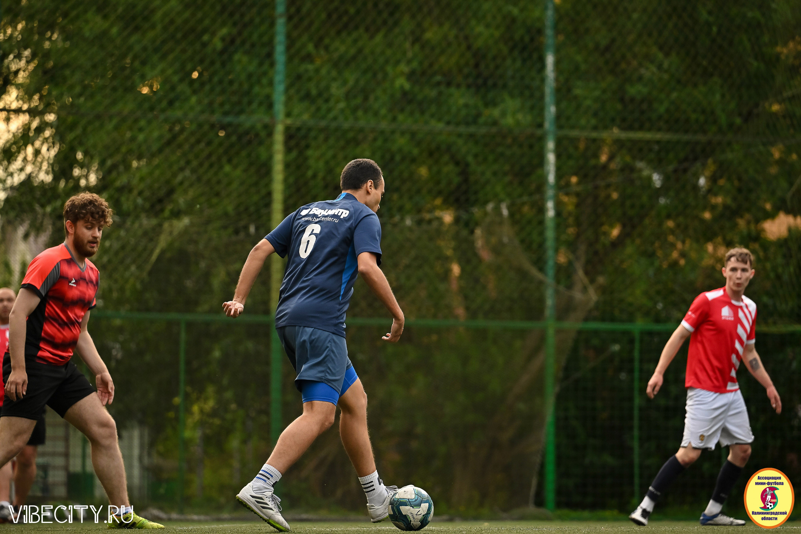ИГРЫ МИНИ-ФУТБОЛЬНОЙ И КОРПОРАТИВНОЙ ЛИГИ. VIBECITY.RU Вайб Сити Ру Фоторепортажи Фотоотчеты Калининград