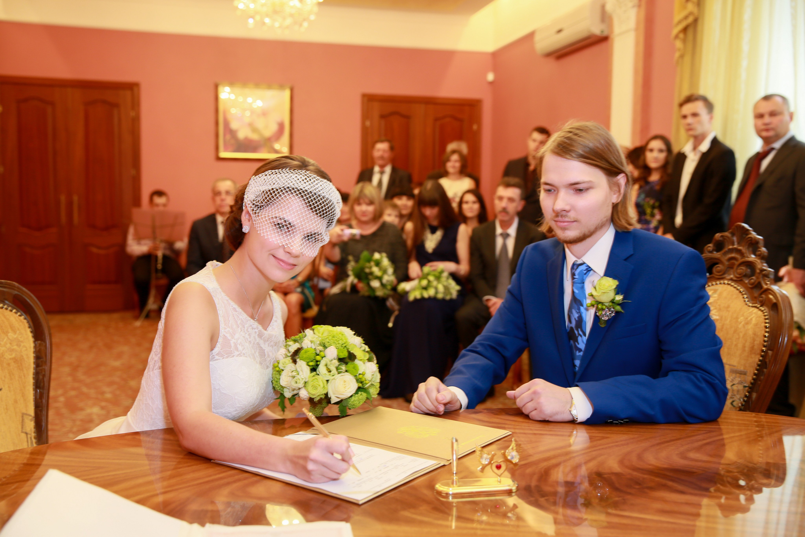 Свадебная фотосессия Елены и Михаила в парке Горького летом. Фотограф в Москве Владимир Осиченко — портреты, мероприятия, репортажи