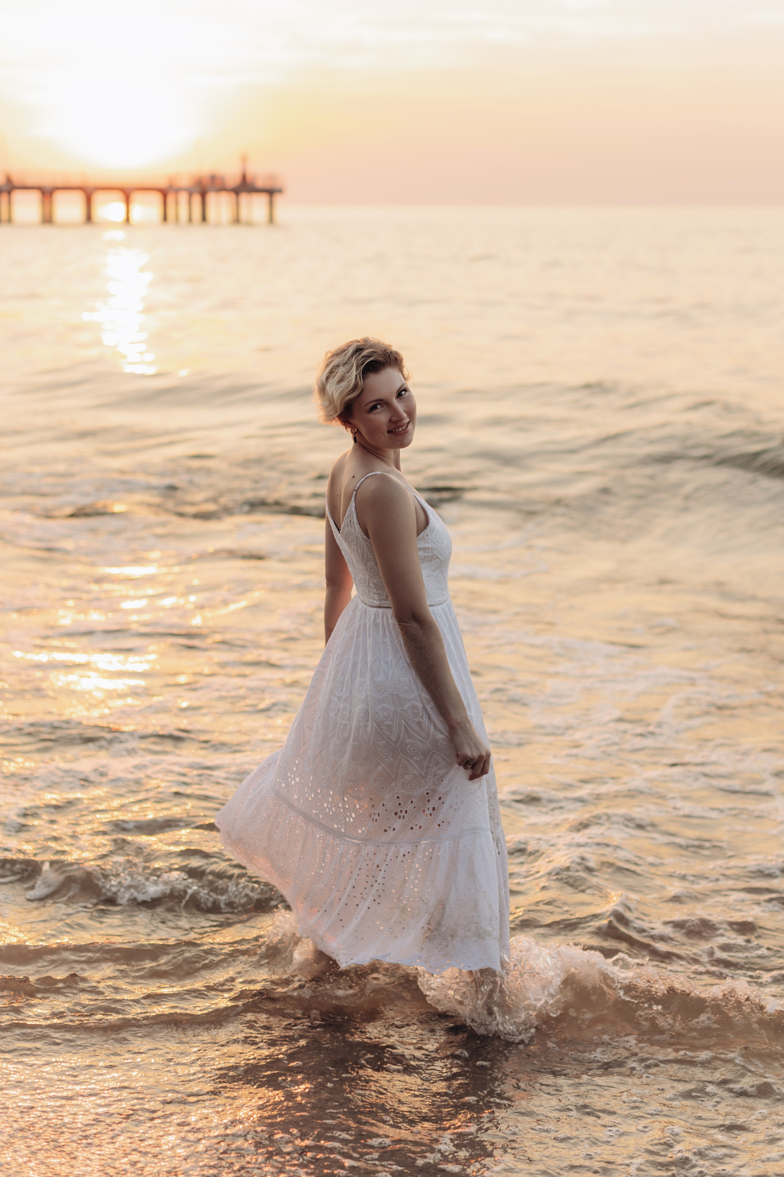 Подруги Пионеский Сосновый бор закат. Фотограф в Калининграде свадебная фотография, репортажная, фотосессии