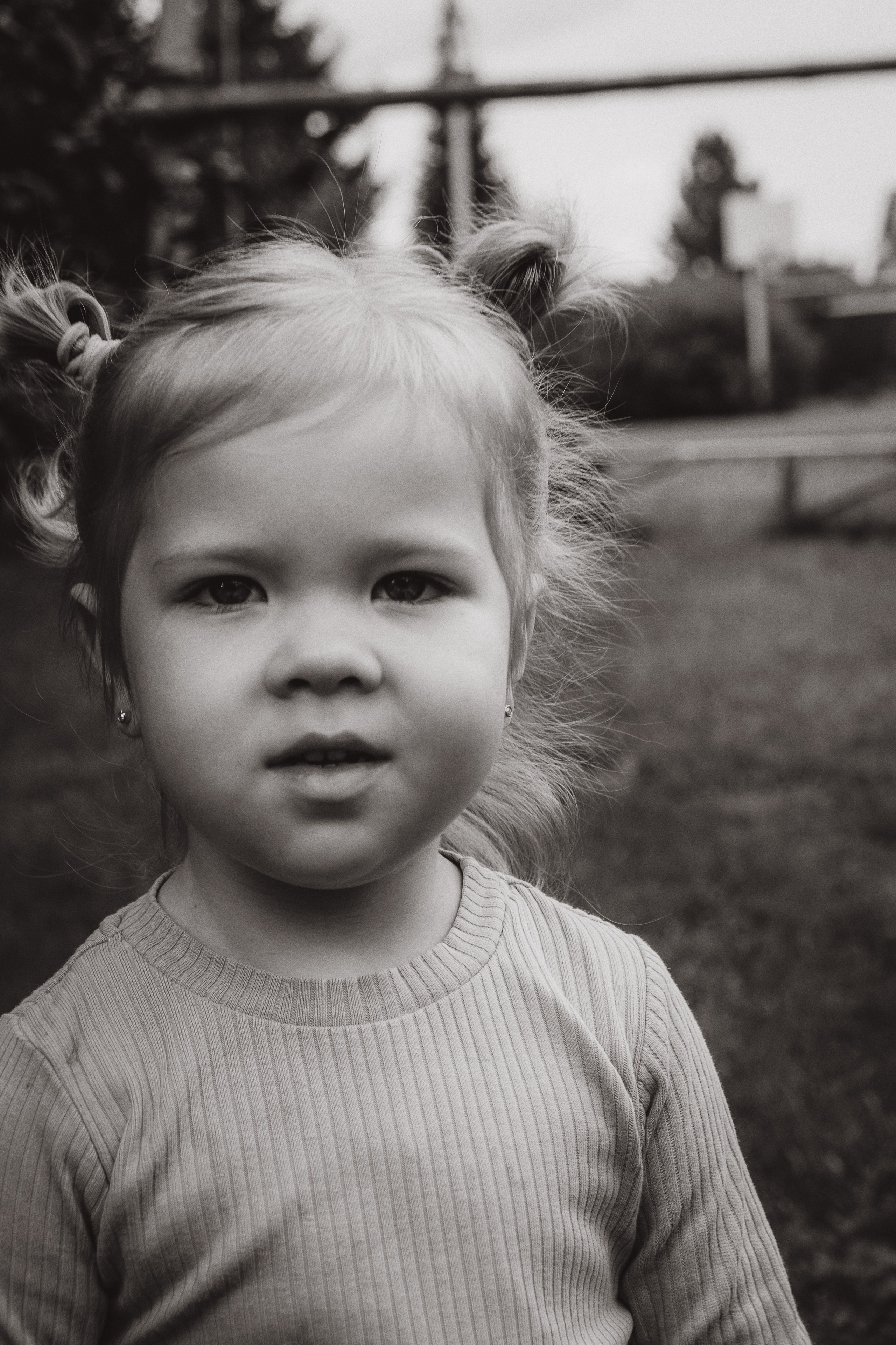 Соня и Алёнка в гостях у дедушки. Фотограф Евгения Войко Тюмень