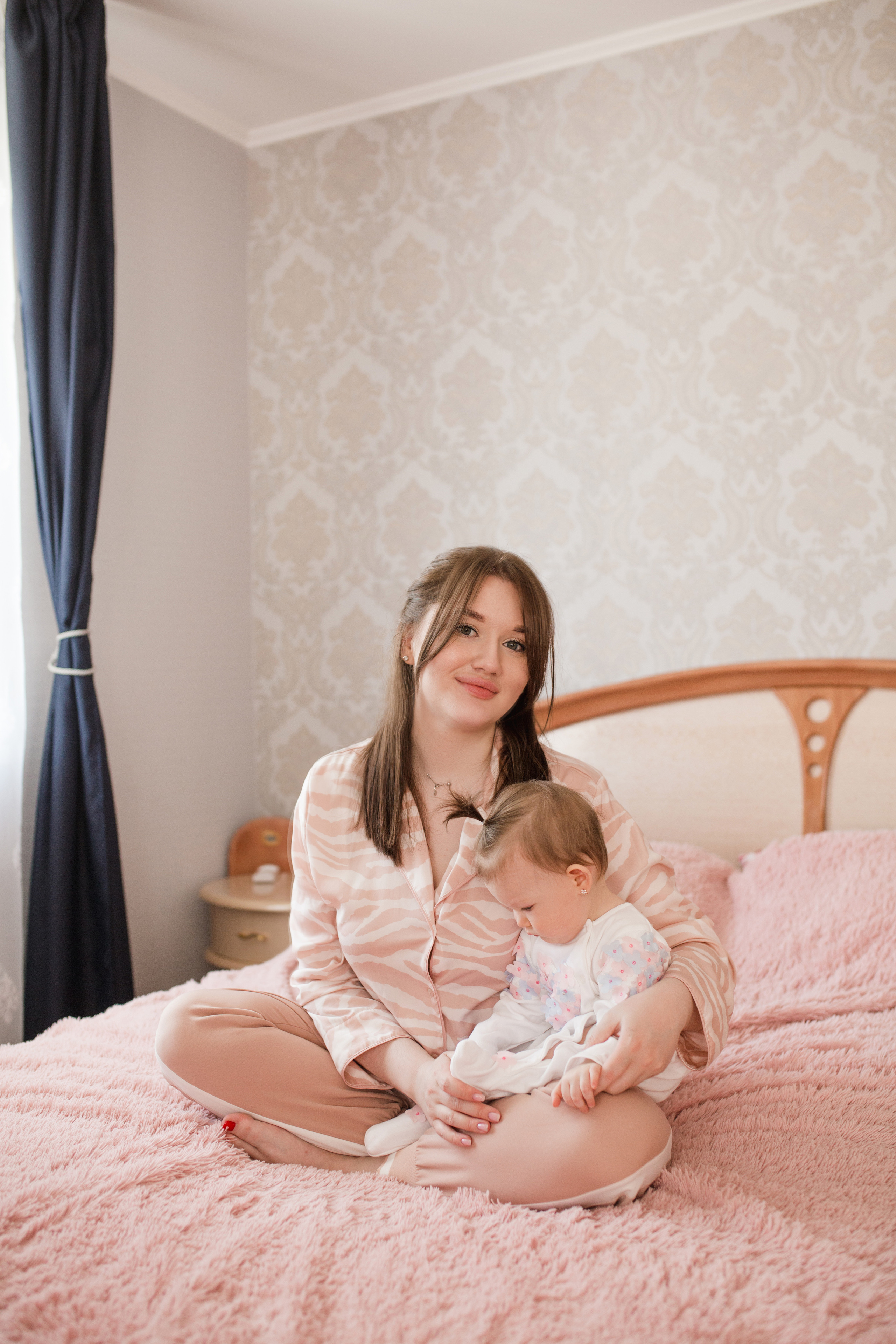 Алсу, Руслан и Раиночка дома. Главная