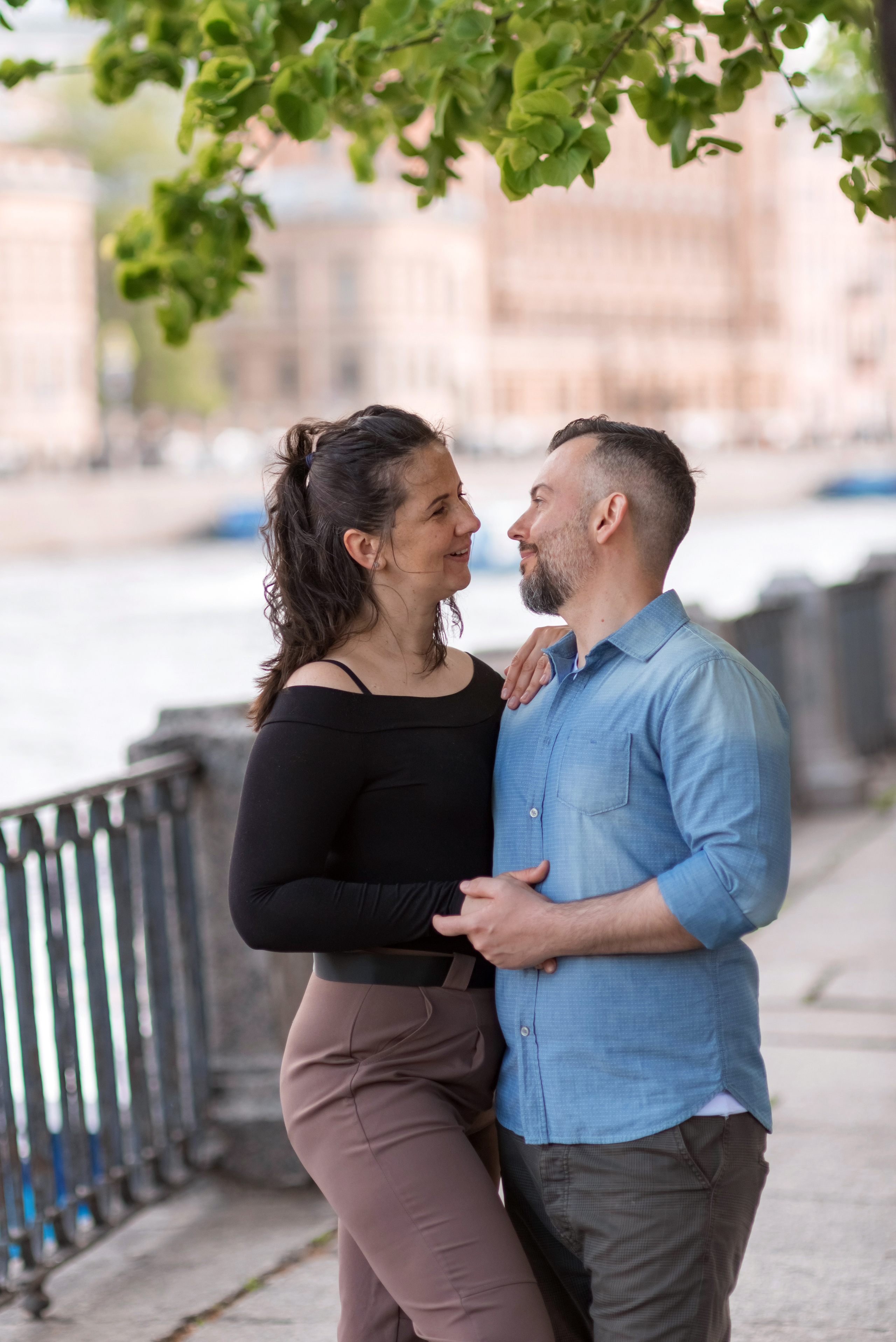 Семейная фотосессия дома и на прогулке по Санкт-Петербургу. Фотограф Юлия Кондратьева