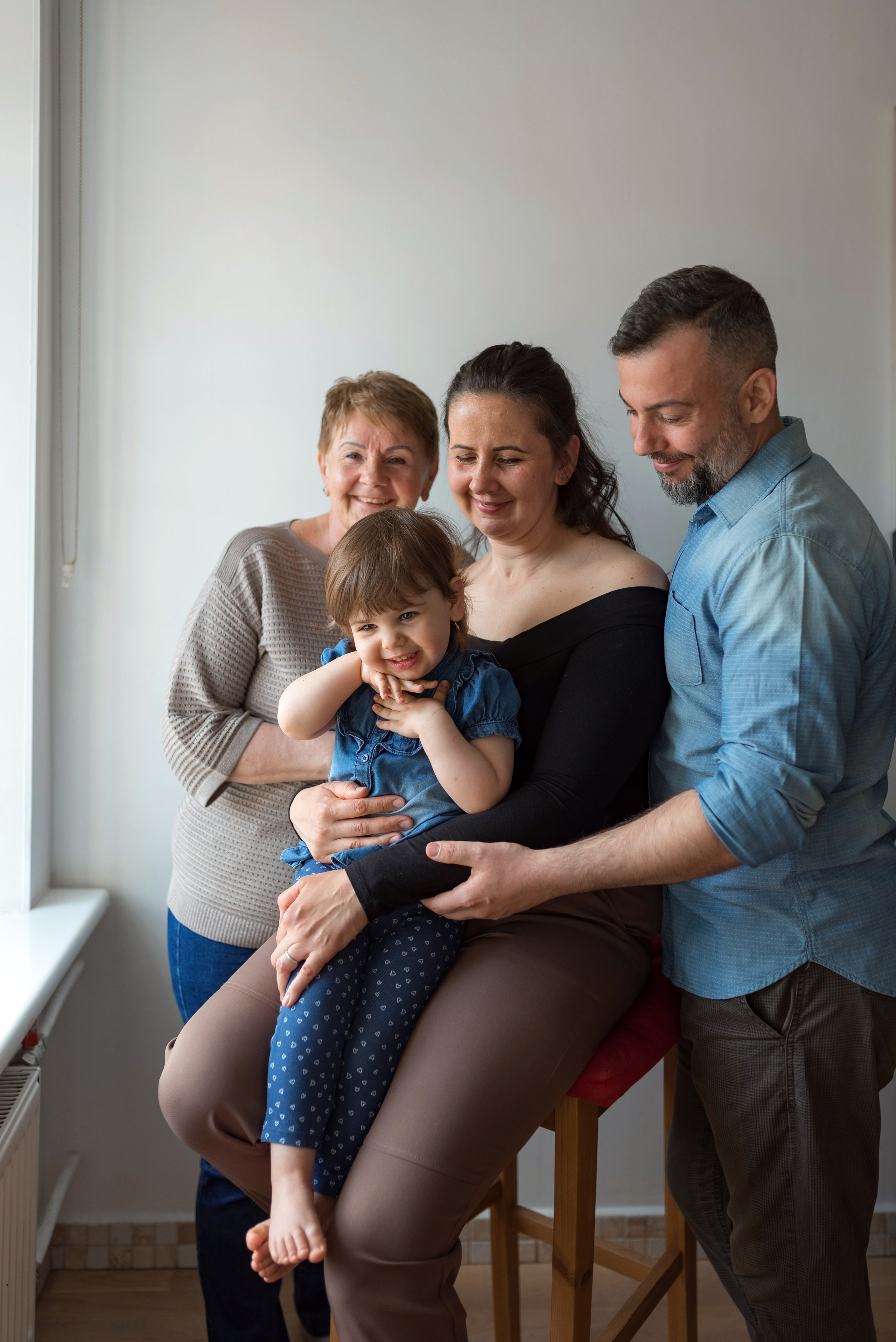 Семейная фотосессия дома и на прогулке по Санкт-Петербургу. Фотограф Юлия Кондратьева