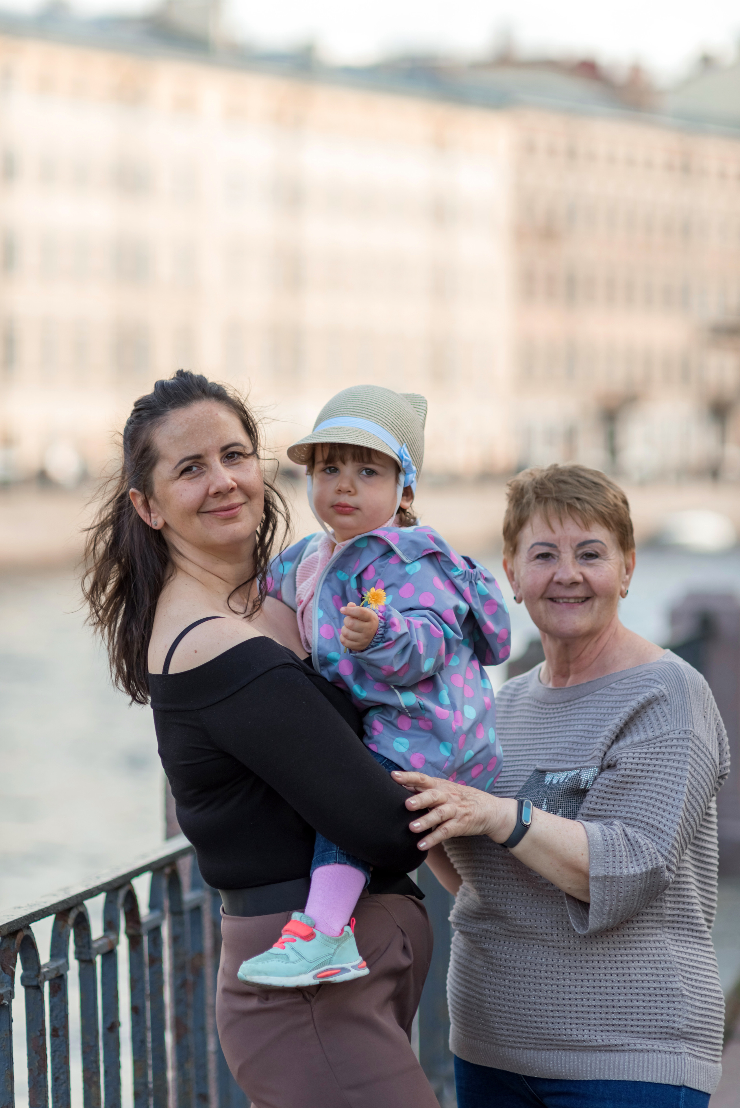 Семейная фотосессия дома и на прогулке по Санкт-Петербургу. Фотограф Юлия Кондратьева