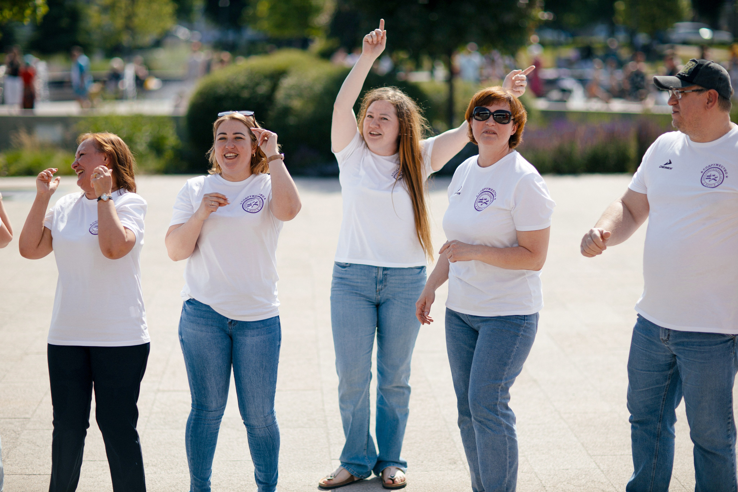 Репортажные фото съёмки клипа от родителей выпускникам. Свадебный фотограф в Воронеже Александр Работкин