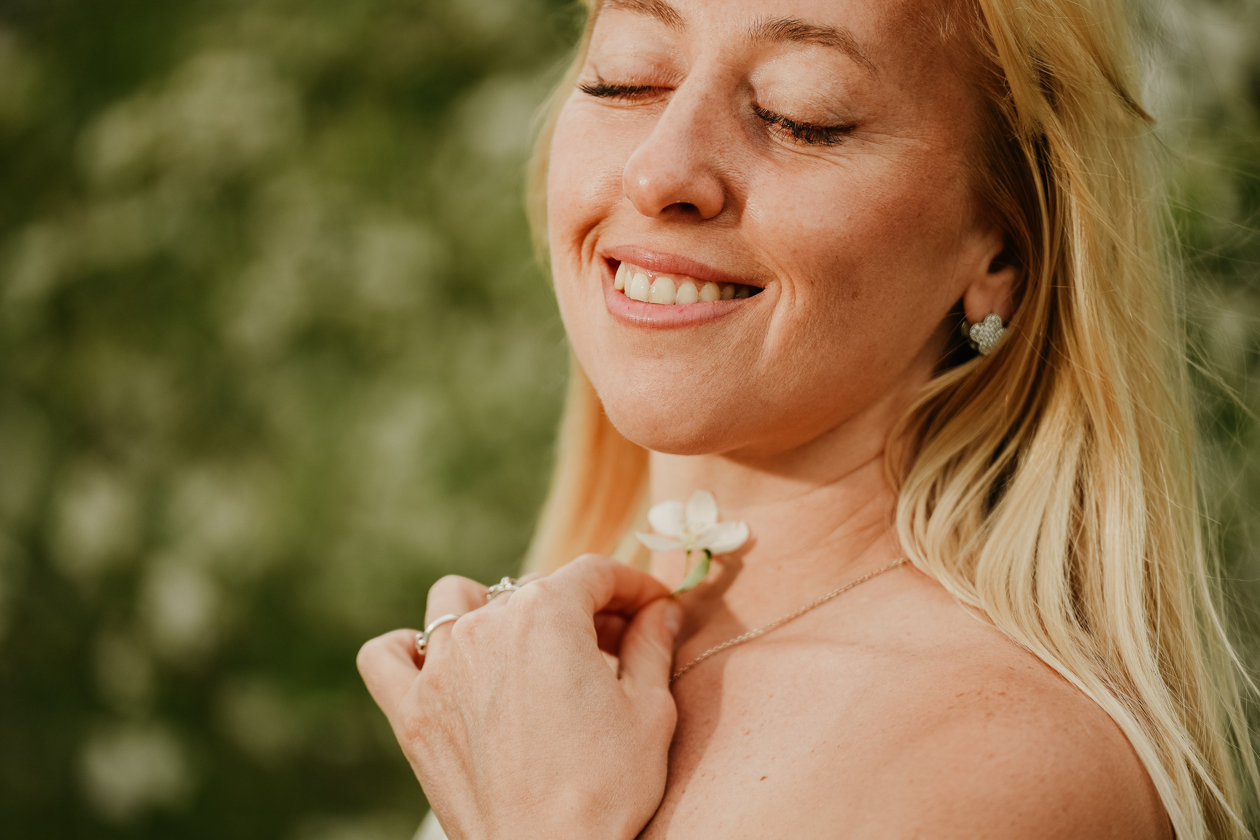 Фотосессия в цветущих яблонях. Фотограф Анна Герман. Красноярск