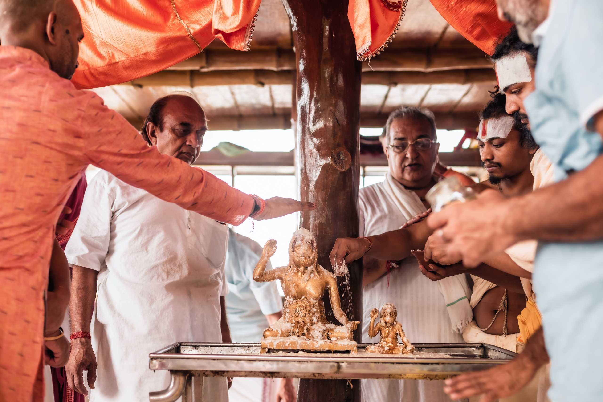 Abhisheka Devraha Baba on Sri Devdas ji maharaj bd. Mariam Bagdasaryan