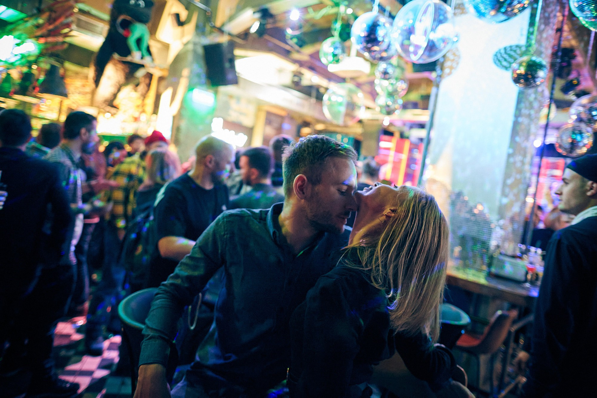 Фотограф на концерте группы «Мальчишник» — репортажная съёмка в баре. Репортажный фотограф в Москве — Дмитрий Тарасов | Съёмка мероприятий, концертов, корпоративов