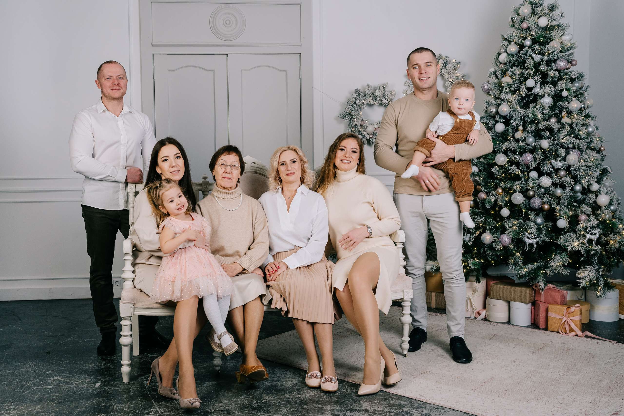 НОВОГОДНЯЯ ФОТОСЕССИЯ БОЛЬШОЙ СЕМЬИ | 24.12.22. Свадебный и семейный фотограф Юлия Грибанова +7 909-133-66-33