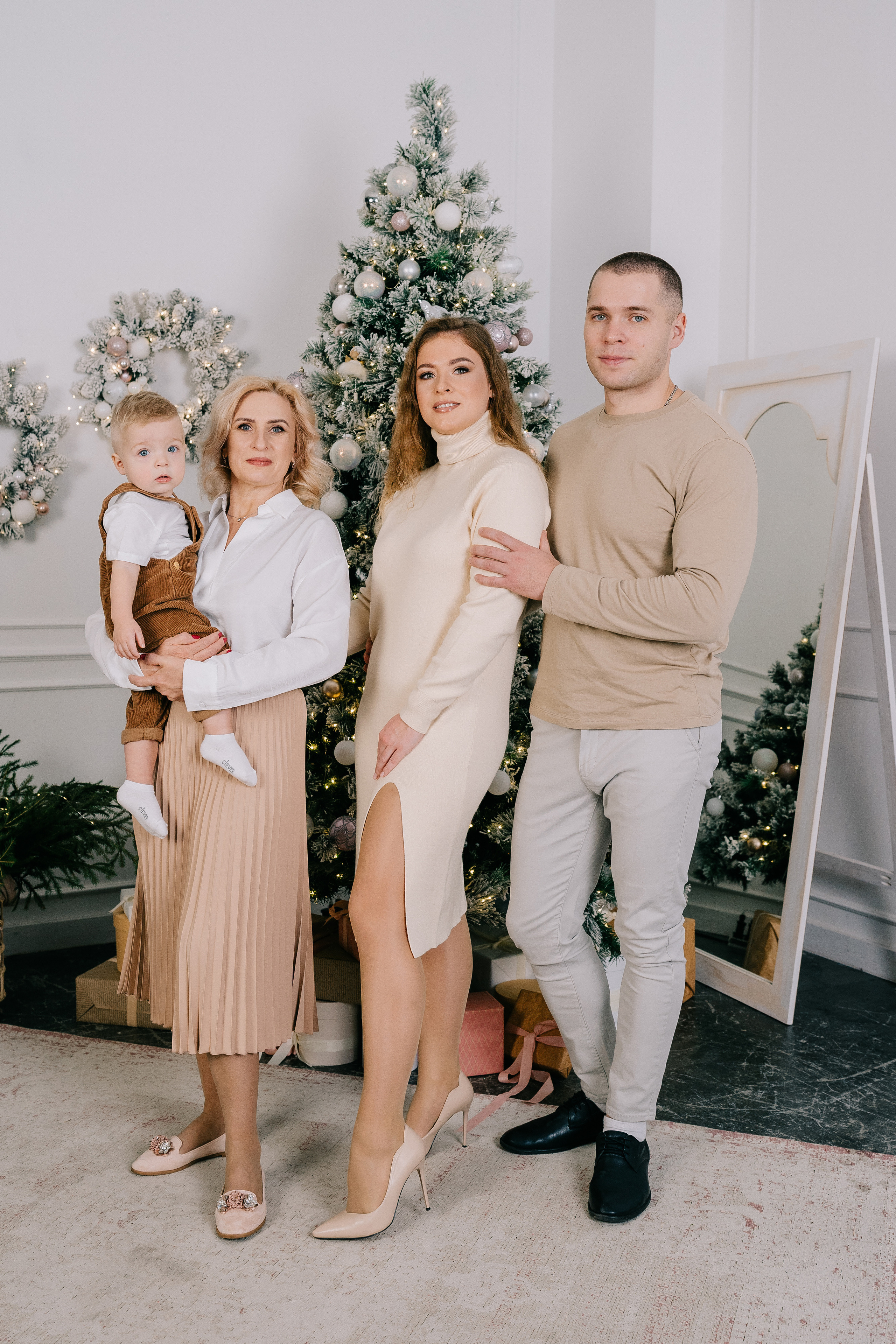 НОВОГОДНЯЯ ФОТОСЕССИЯ БОЛЬШОЙ СЕМЬИ | 24.12.22. Свадебный и семейный фотограф Юлия Грибанова +7 909-133-66-33