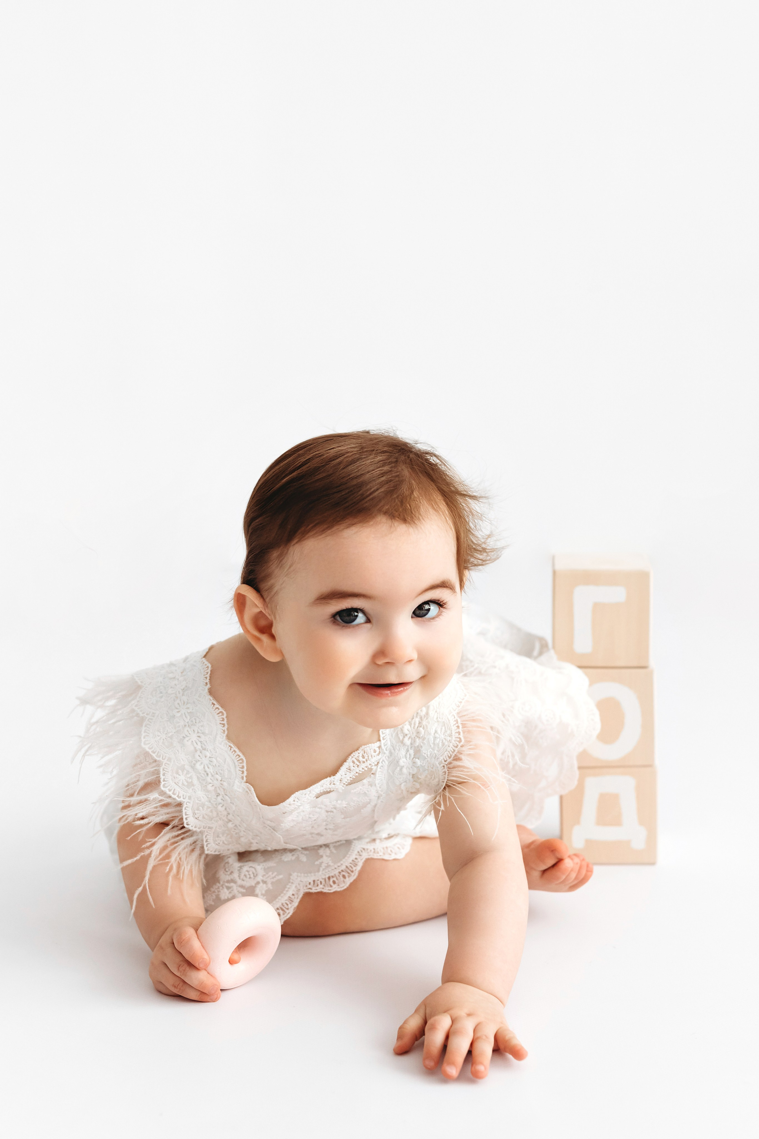 Годик минимализм. Профессиональная детская и семейная фотостудия в Краснодаре