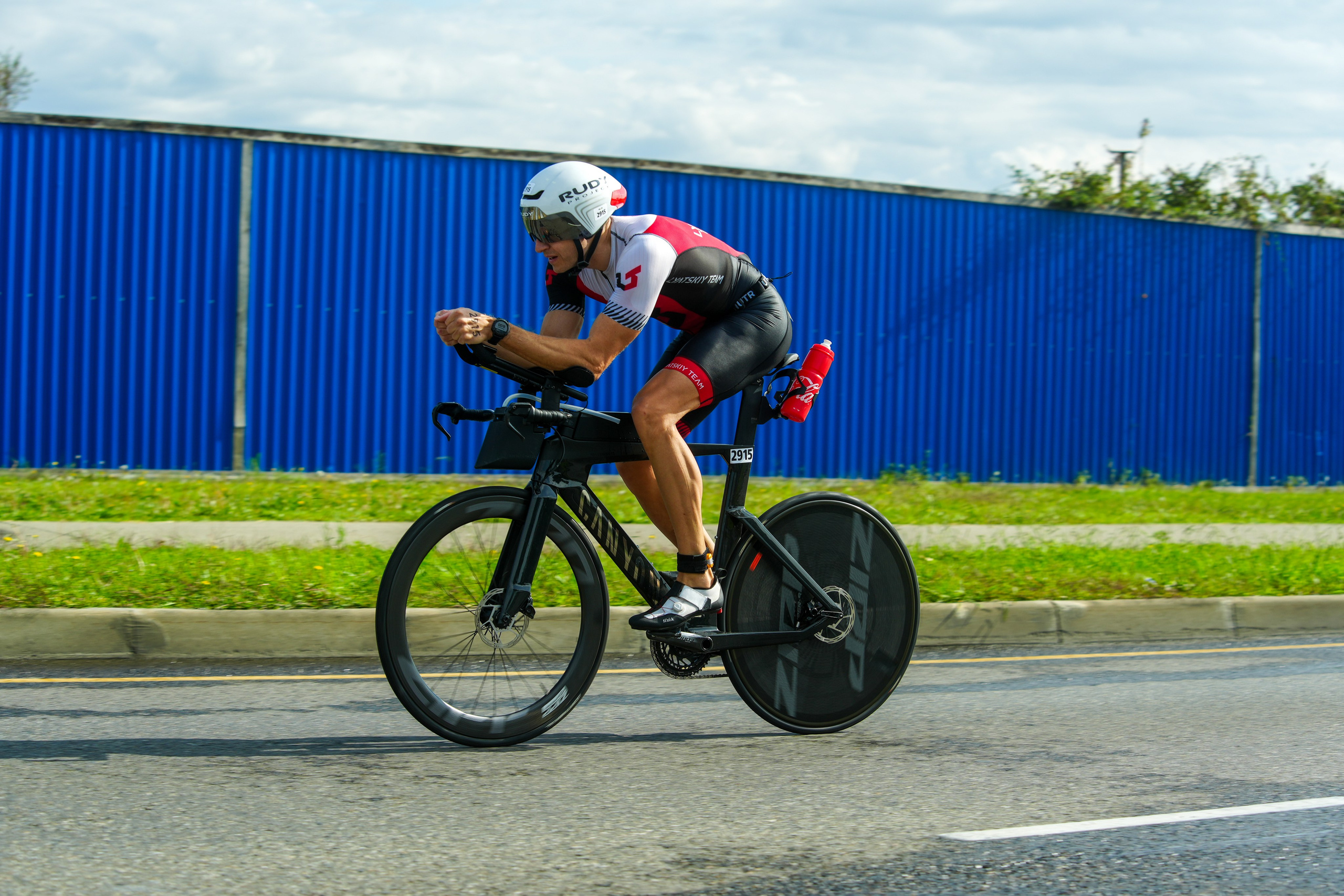 Фотоотчет партнерской интеграции для компании TELE2 на фестивале Ironstar. Репортажный фотограф в Красной Поляне и Сочи Павлюченко Екатерина