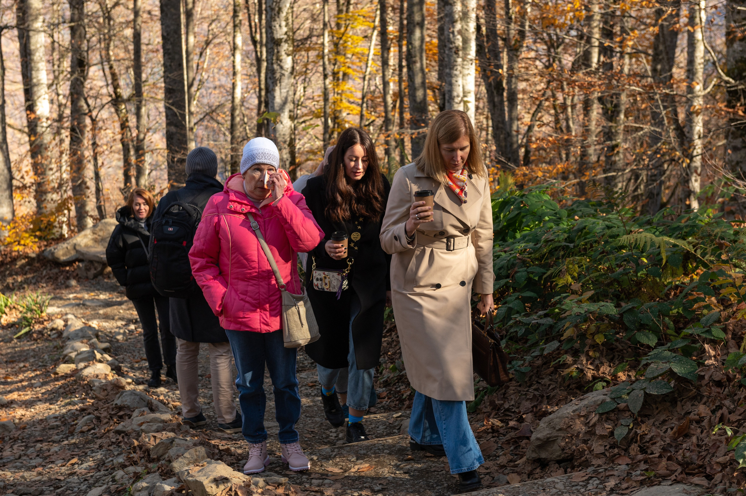 Mice мероприятие — прогулка на водопад Поликаря на курорте Красная Поляна. Репортажный фотограф в Красной Поляне и Сочи Павлюченко Екатерина