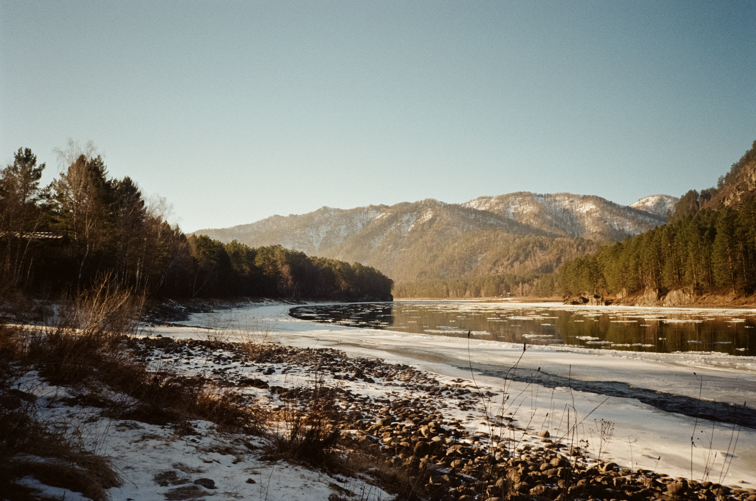 Панорама Катуни, торосы и виды с качелей на горе. Фотограф-документалист Мария Осокина