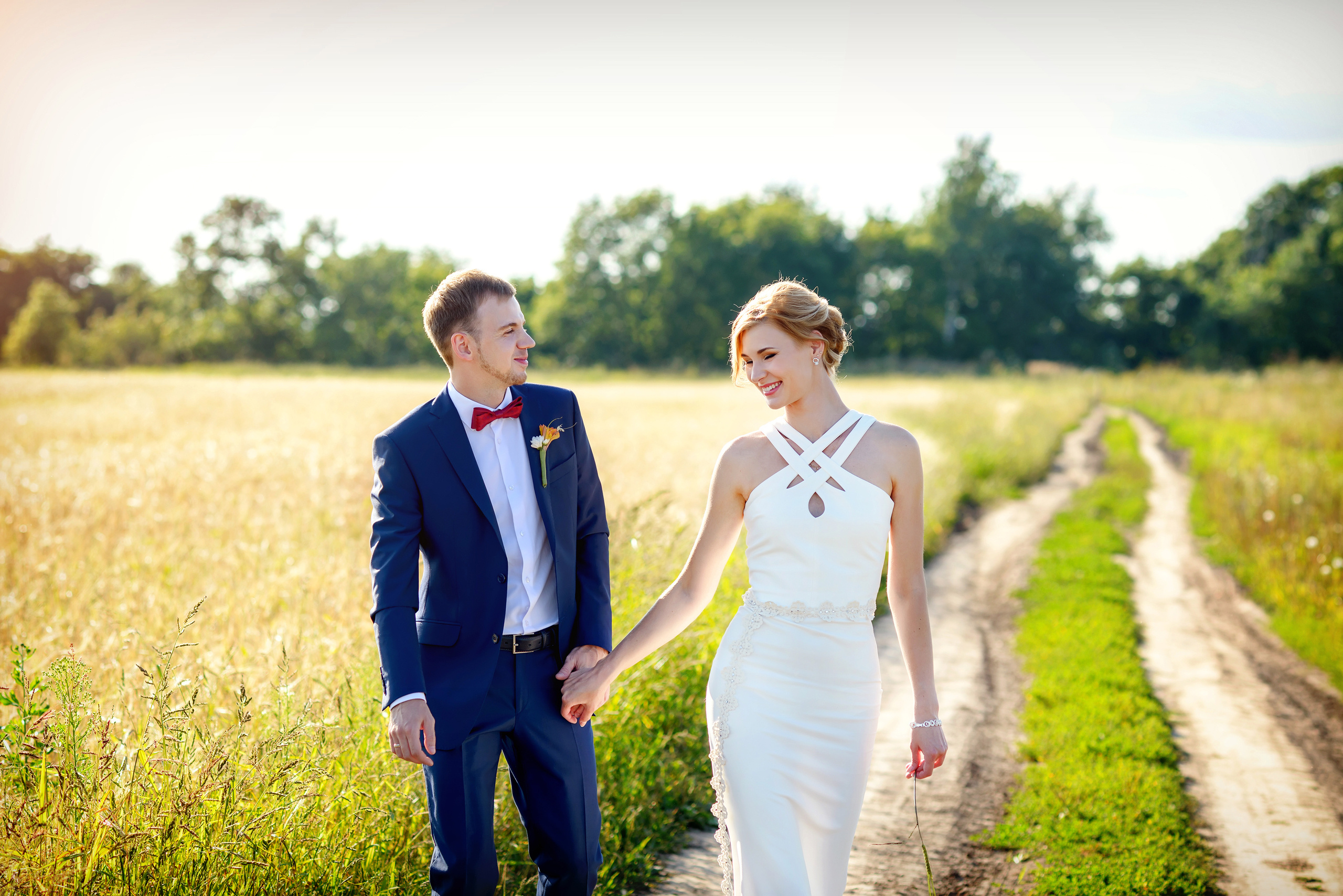 Свадебная фотосессия в поле