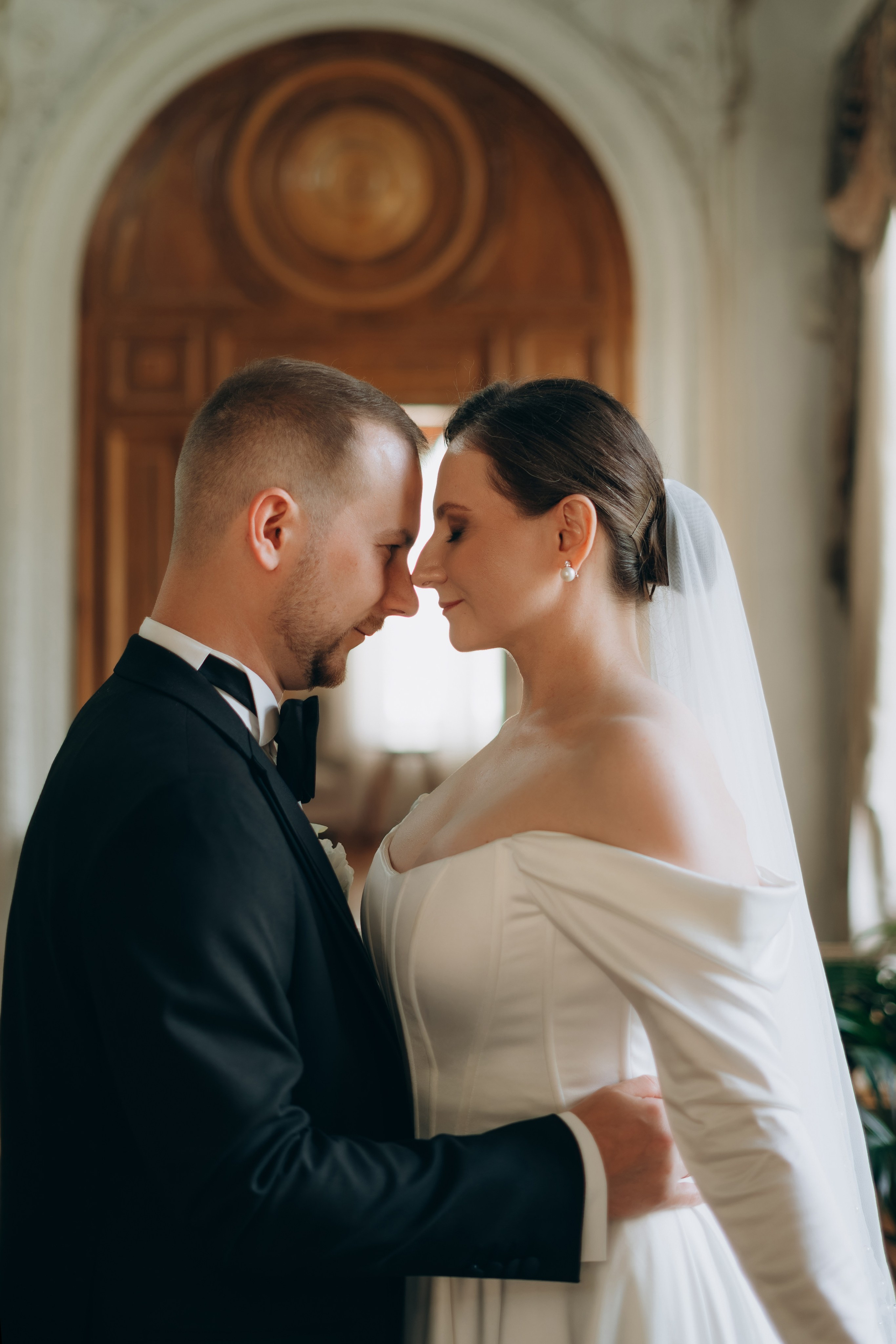 Свадебная фотосессия в Москве / Библиотека-читальня им. А. С. Пушкина. Фотограф Москва Виктория-Антуанетта