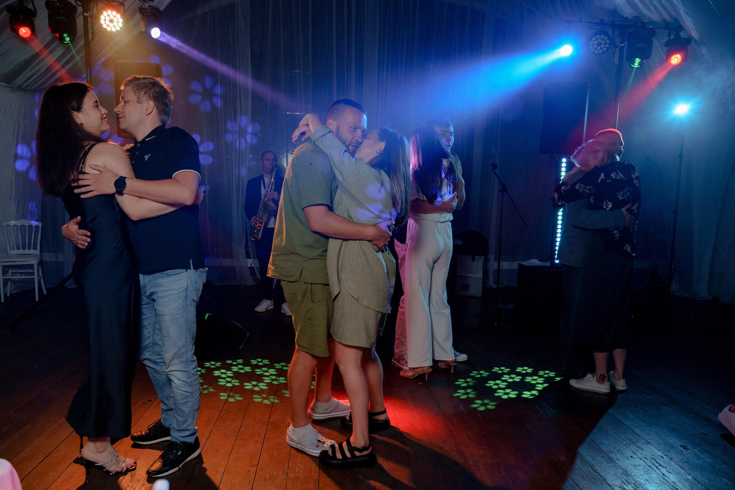 День рождения в шатре на водохранилище. Репортажный фотограф Москва Сергей Дружинин