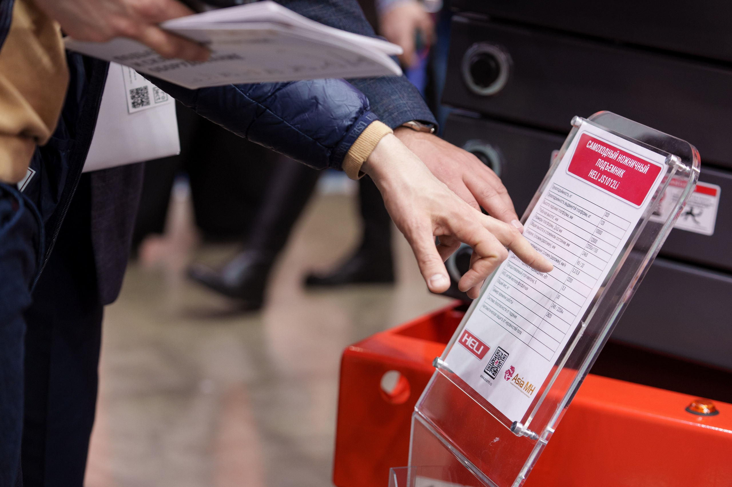 HELI. Стенд в Крокус Экспо. Фотограф Саша Блюз