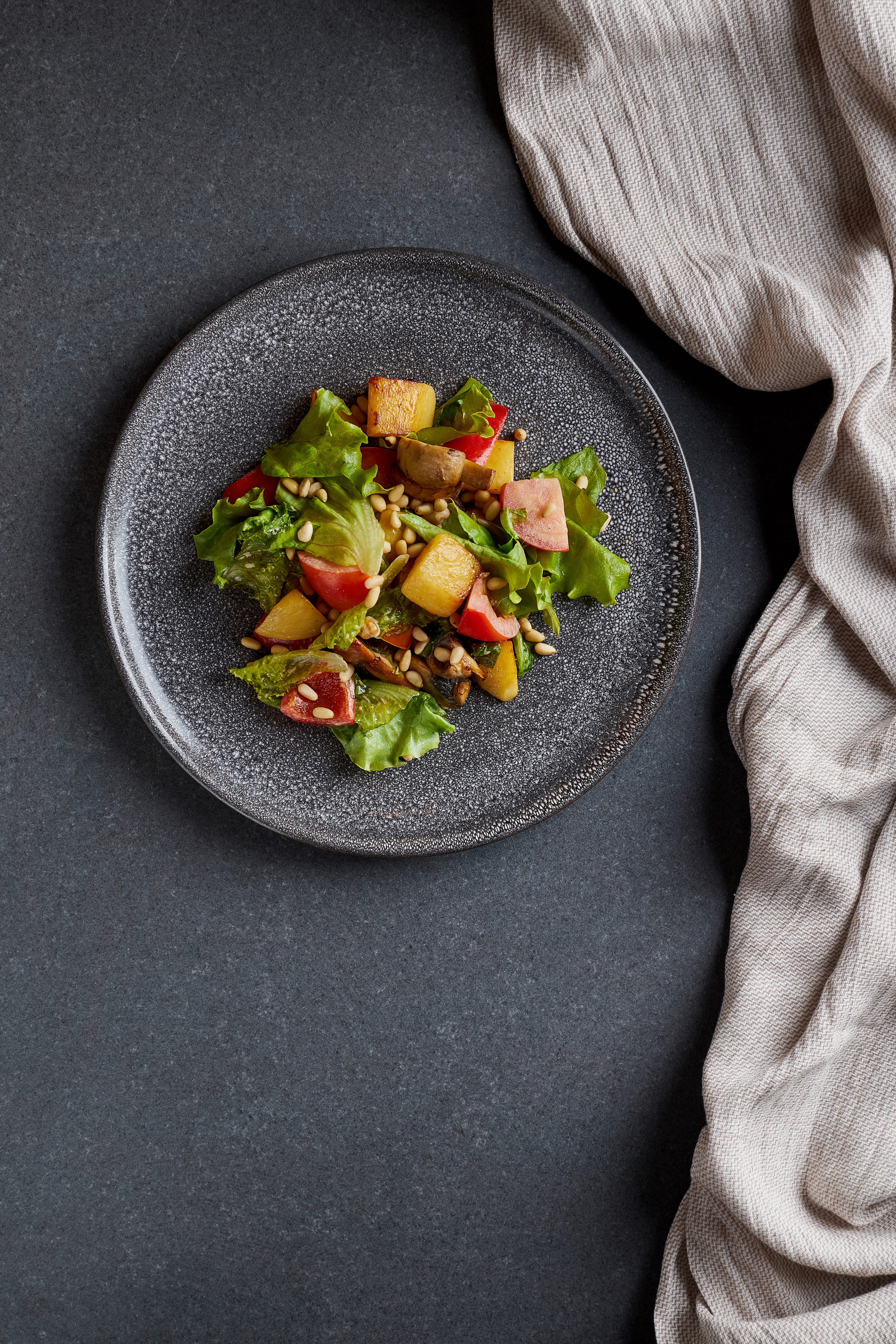 Вкусное и полезное блюдо, приготовленное из свежих продуктов, которые ещё утром были на грядке или на дереве