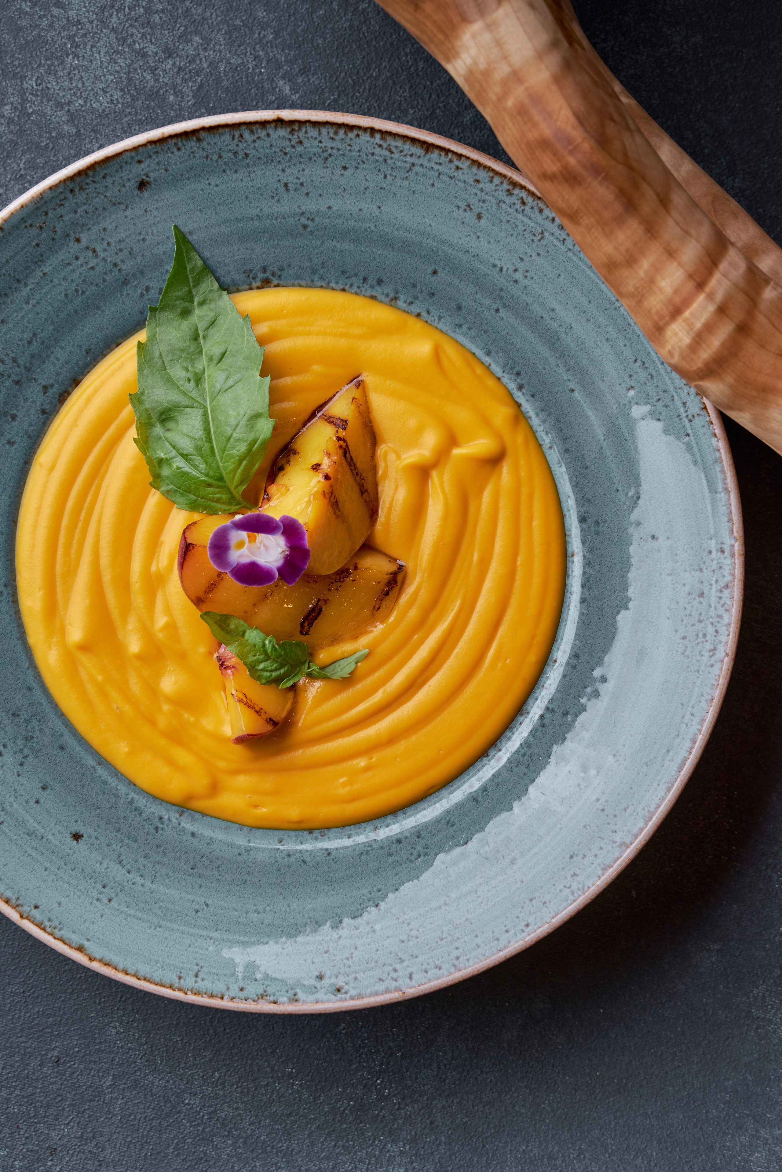 Нежный вкус и приятная текстура этого блюда не оставят вас равнодушными — попробуйте и убедитесь сами, что это кулинарное произведение искусства